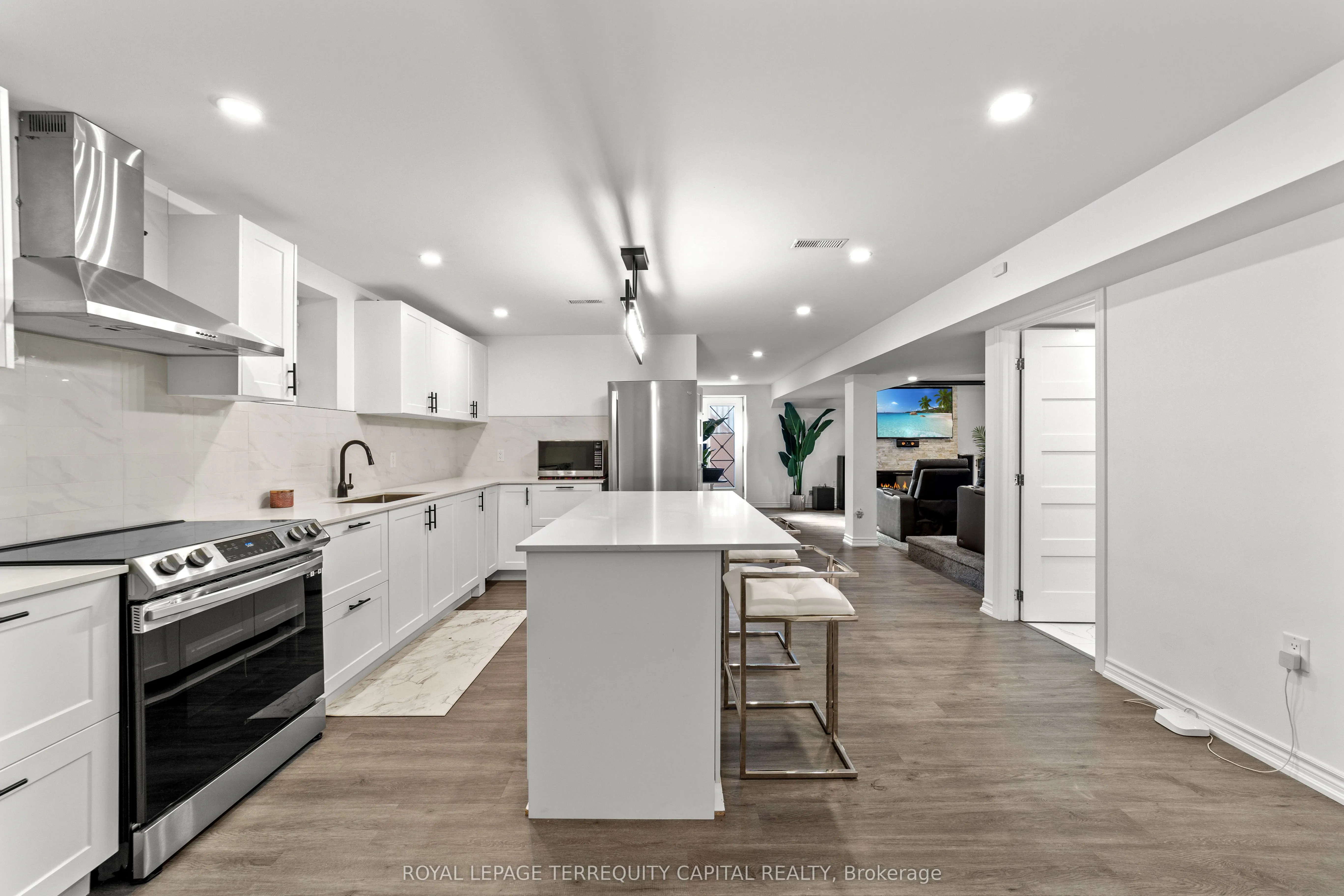 144 Pine Hill Crescent