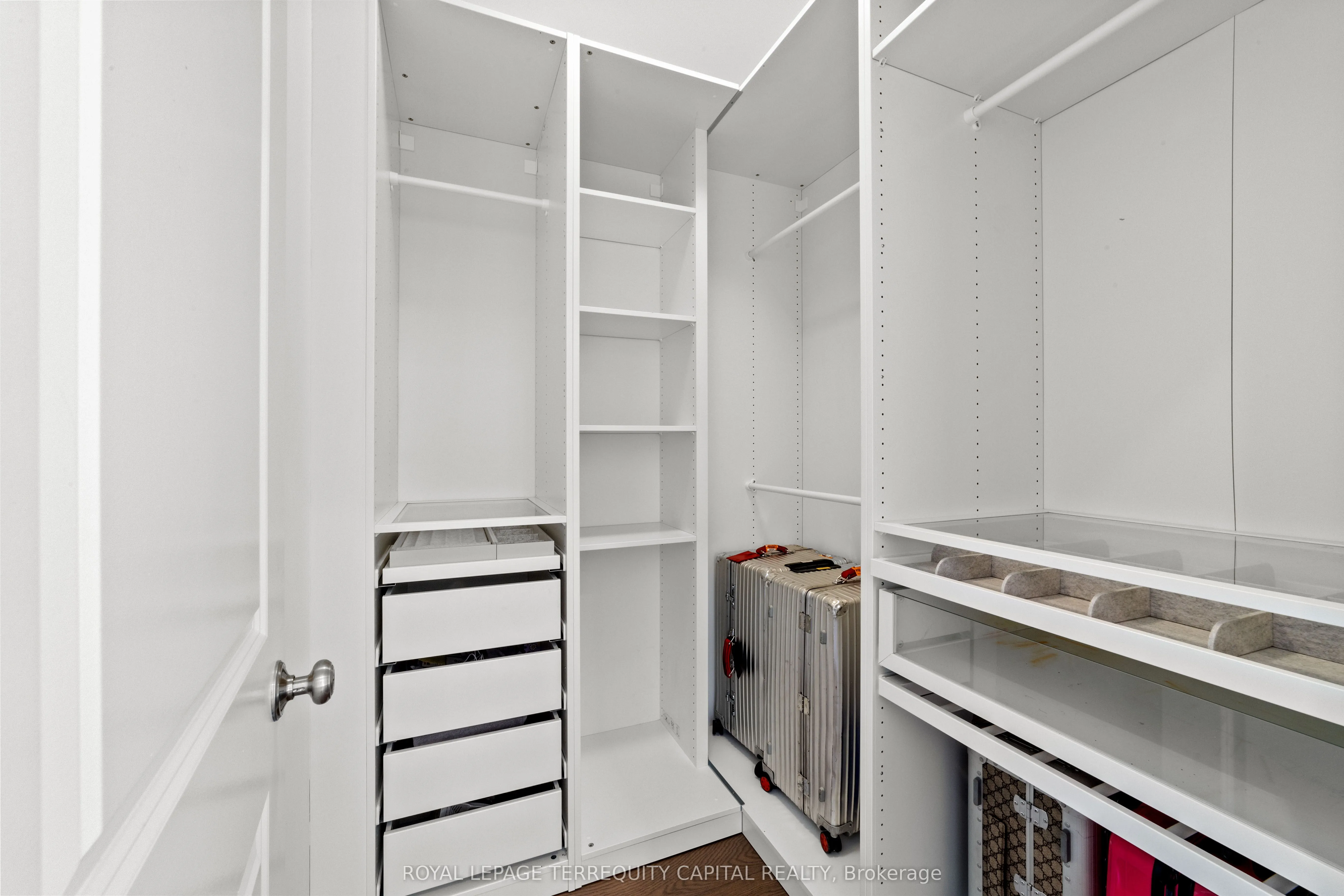 144 Pine Hill Crescent