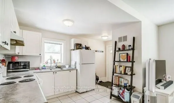 81 Wellington Street E