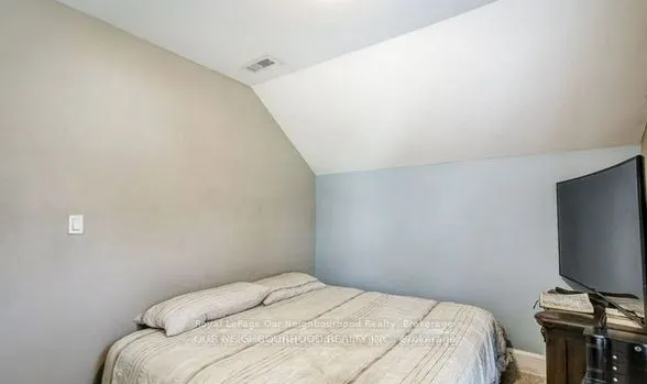 81 Wellington Street E