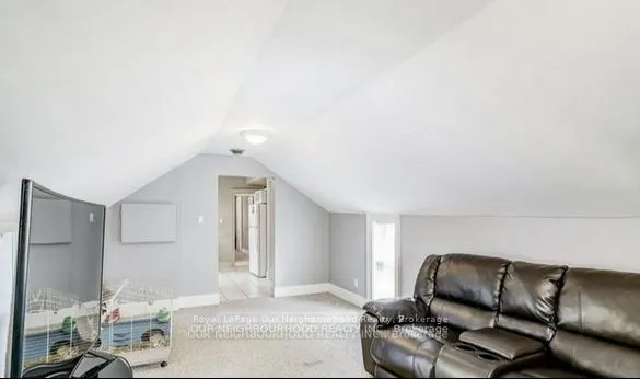 81 Wellington Street E