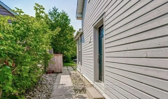 81 Wellington Street E