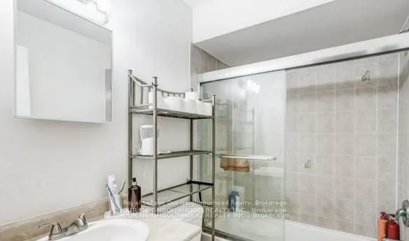 81 Wellington Street E