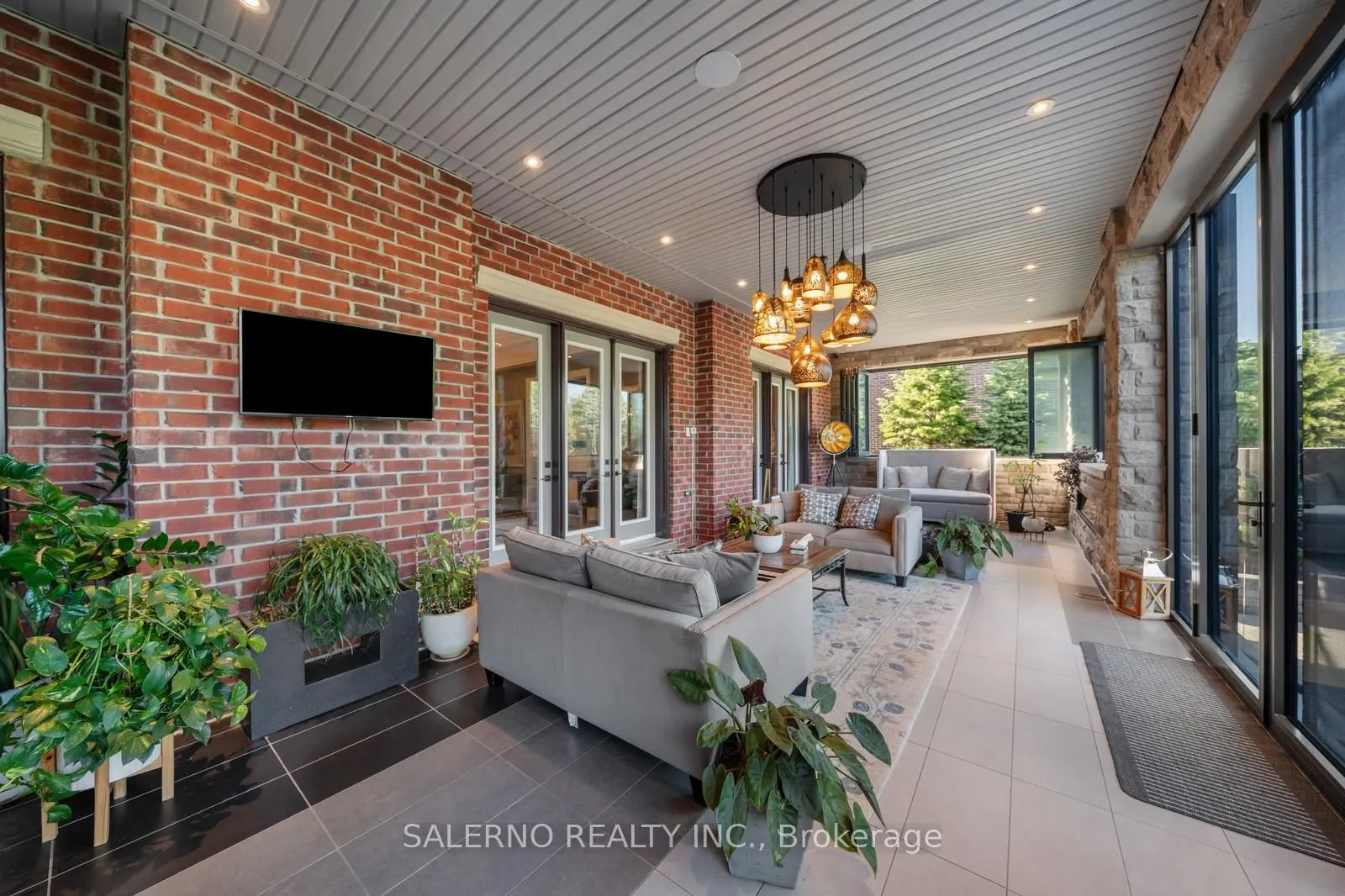 97 Carmichael Crescent