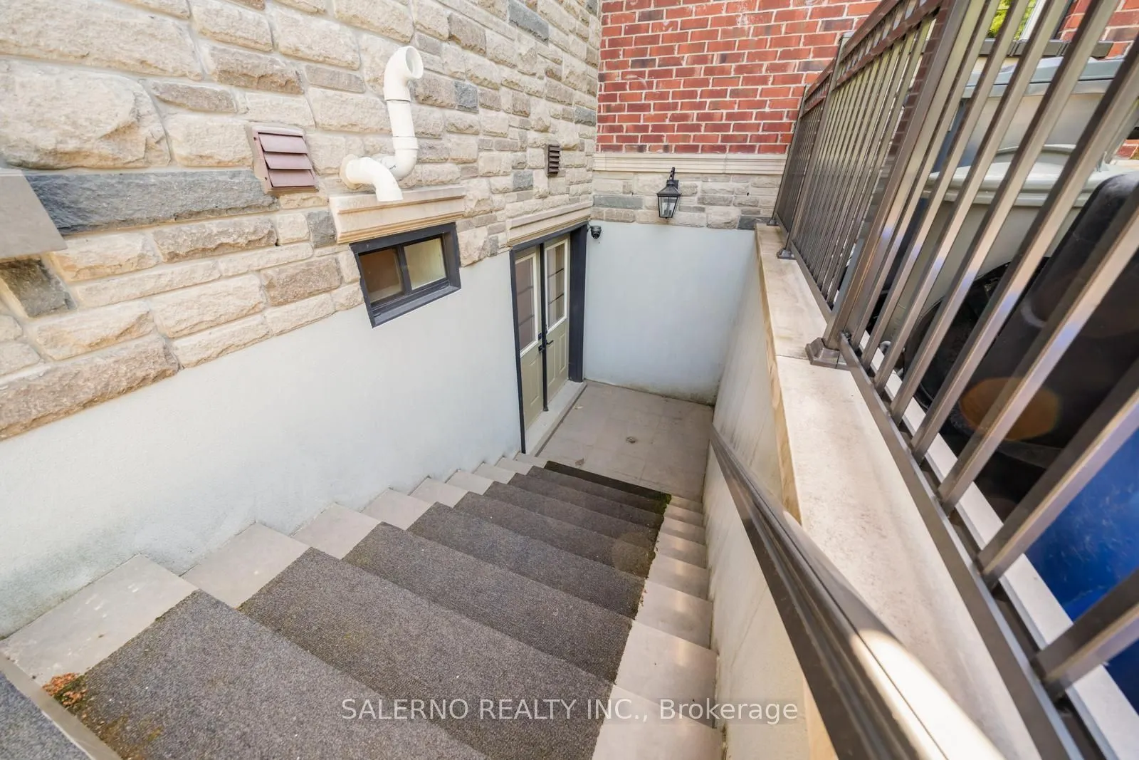 97 Carmichael Crescent