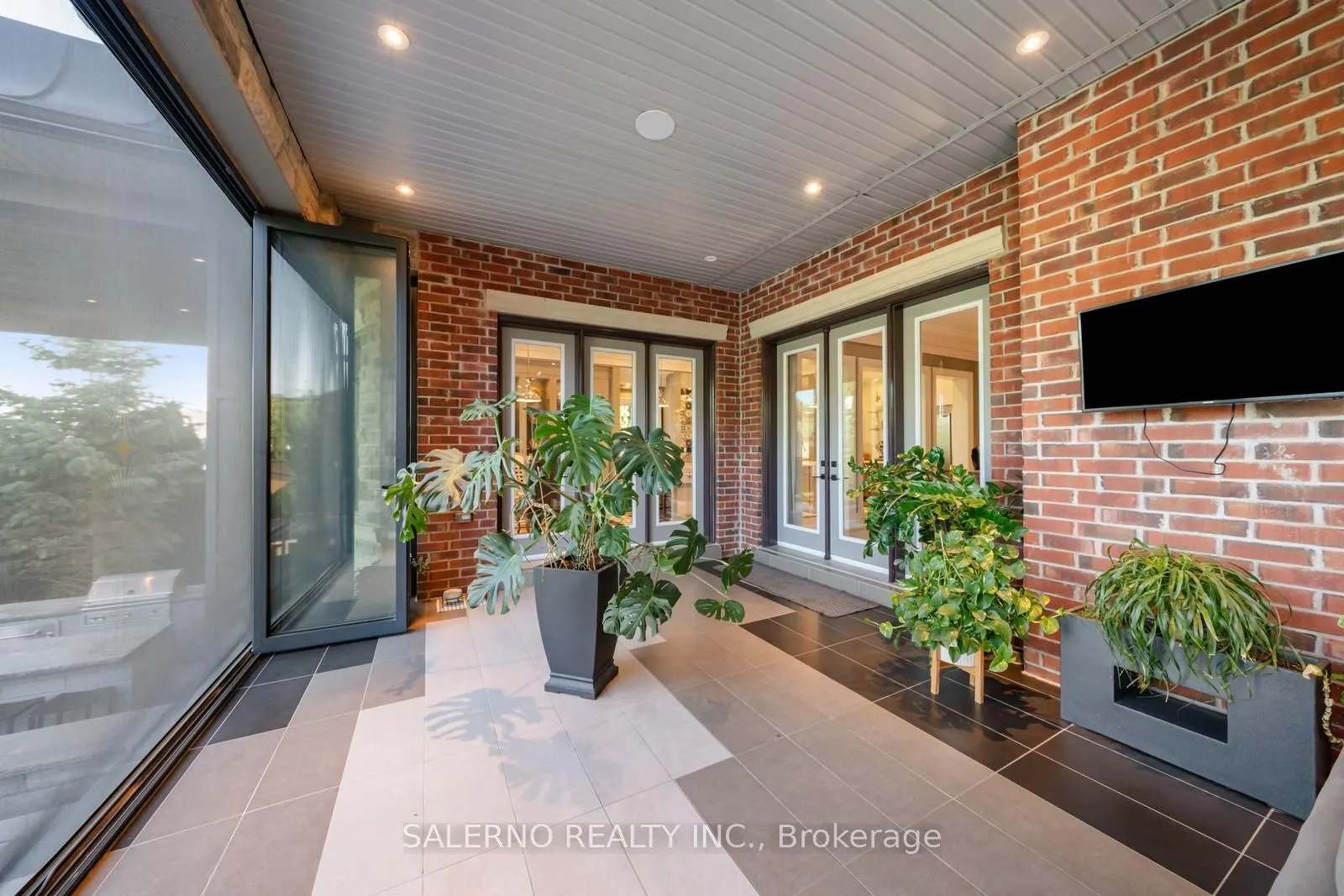 97 Carmichael Crescent