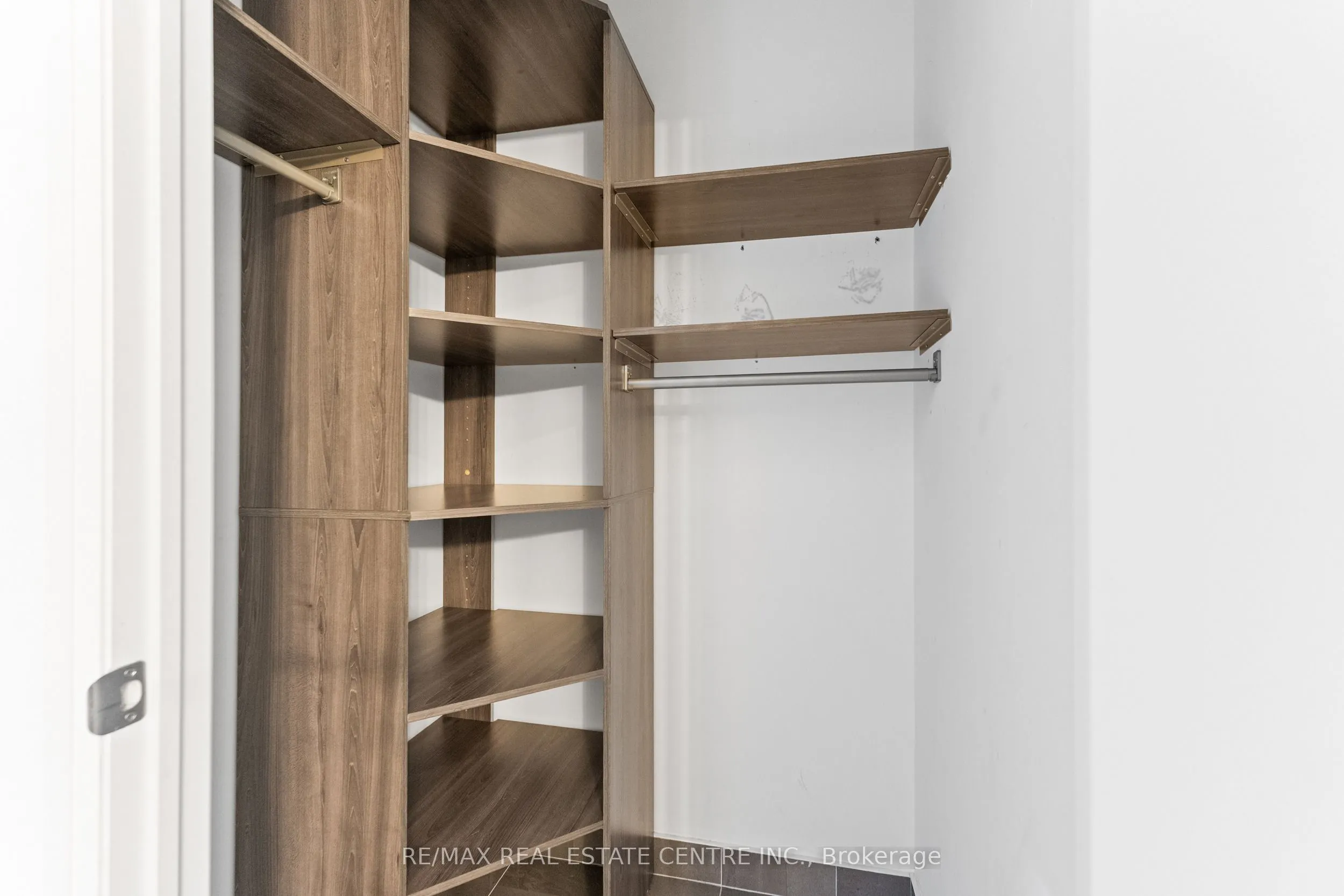 2910 Highway 7 Road W, #3004