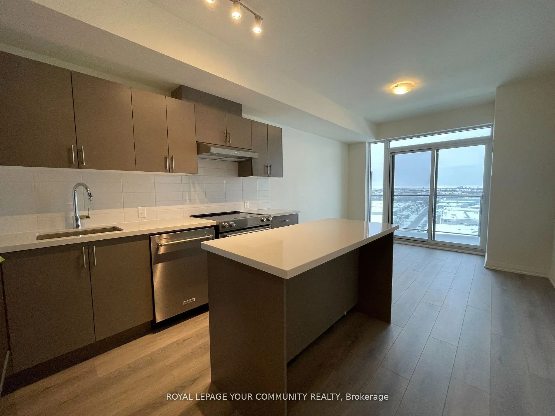 8960 Jane Street, #1807