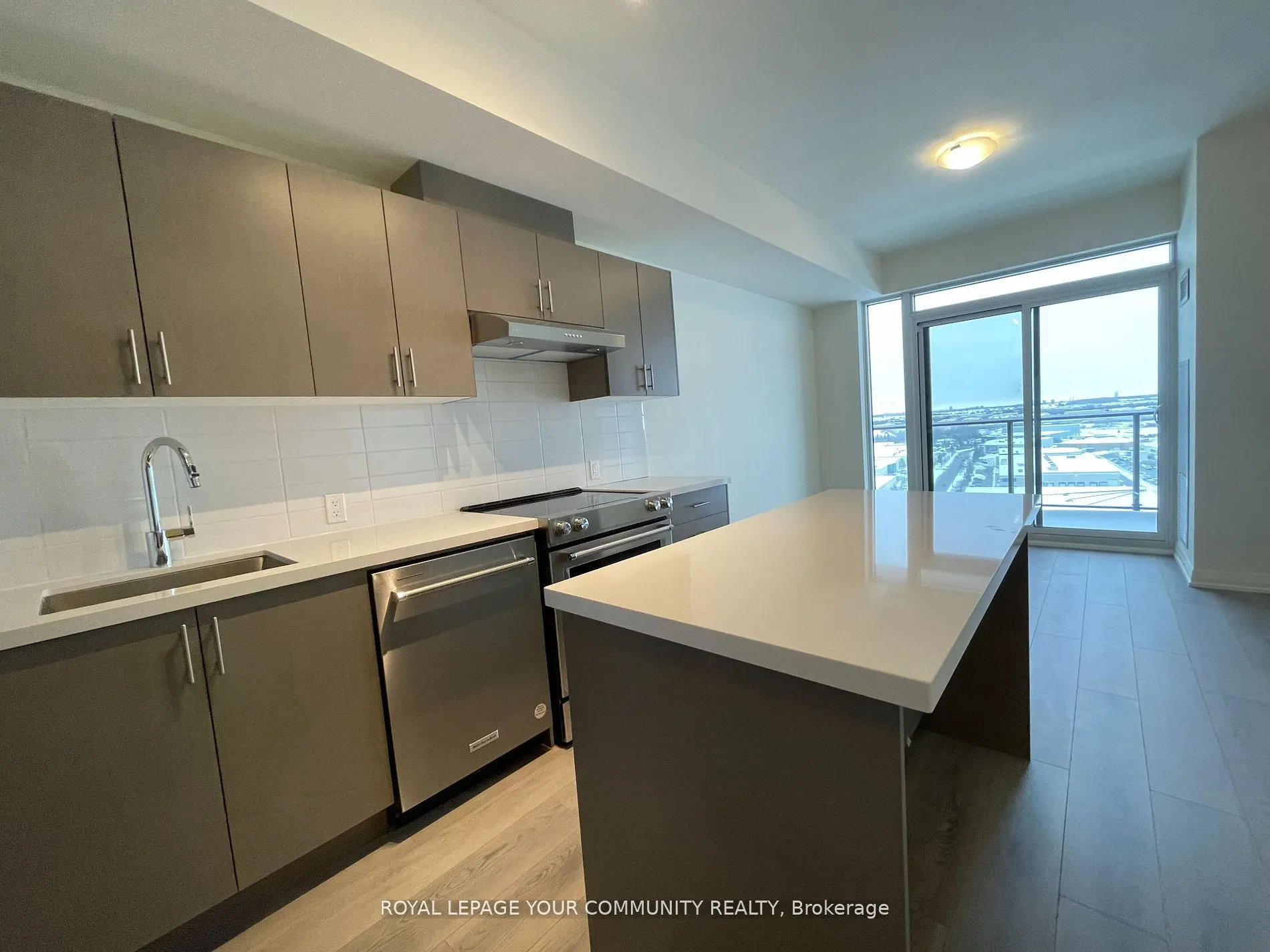 8960 Jane Street, #1807