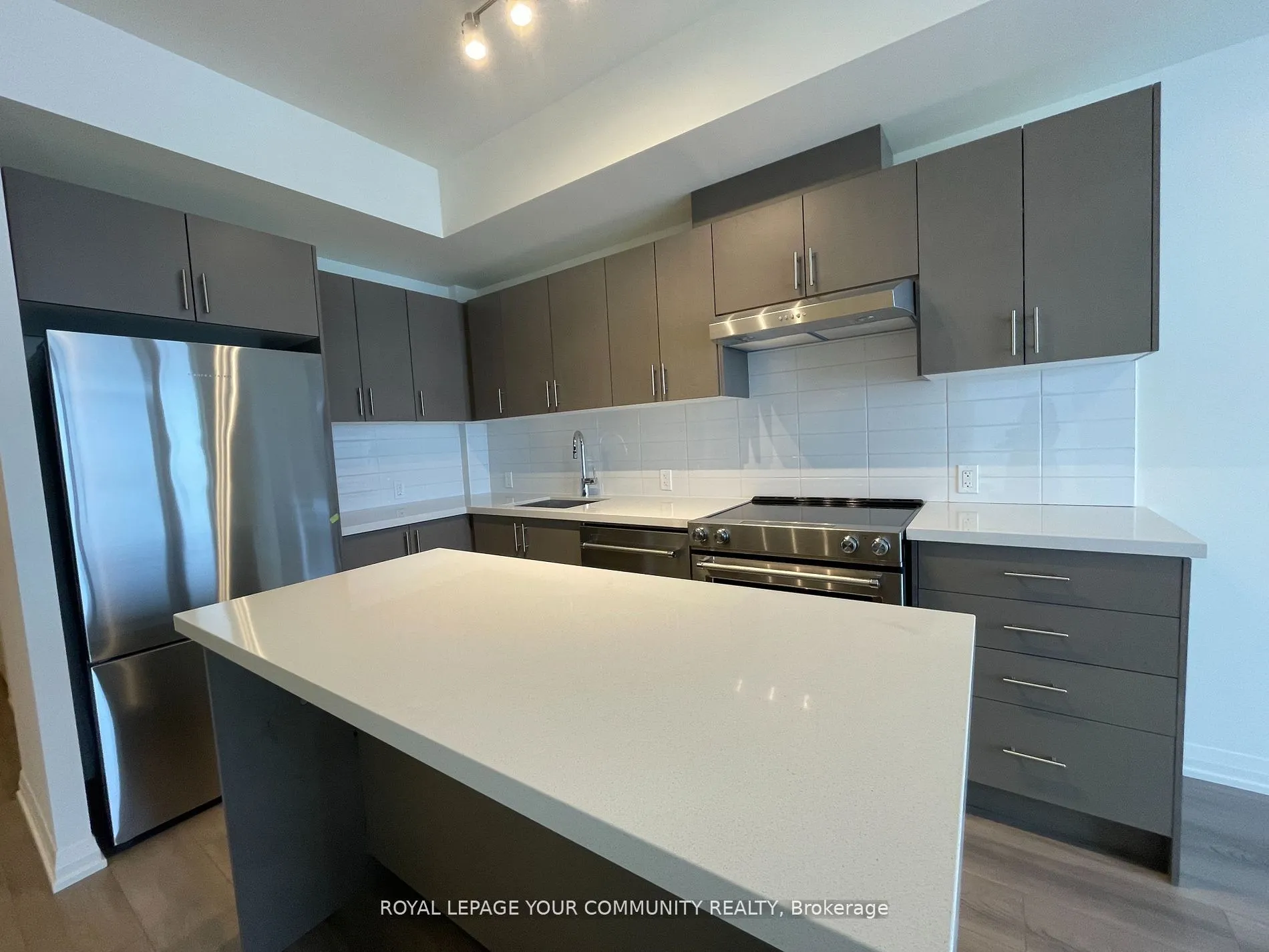 8960 Jane Street, #1807