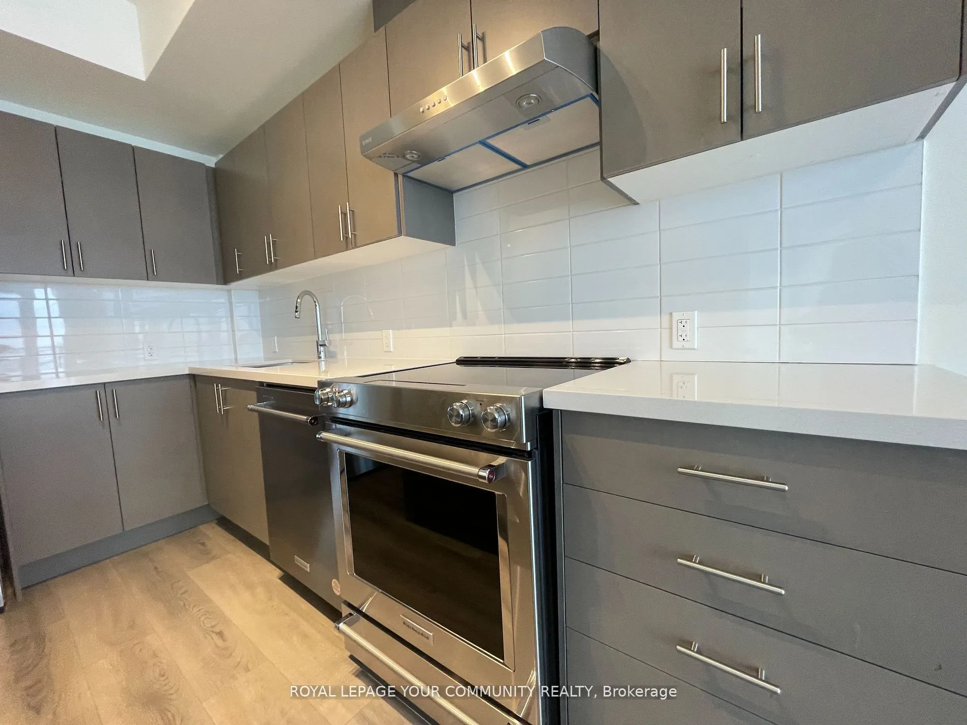 8960 Jane Street, #1807