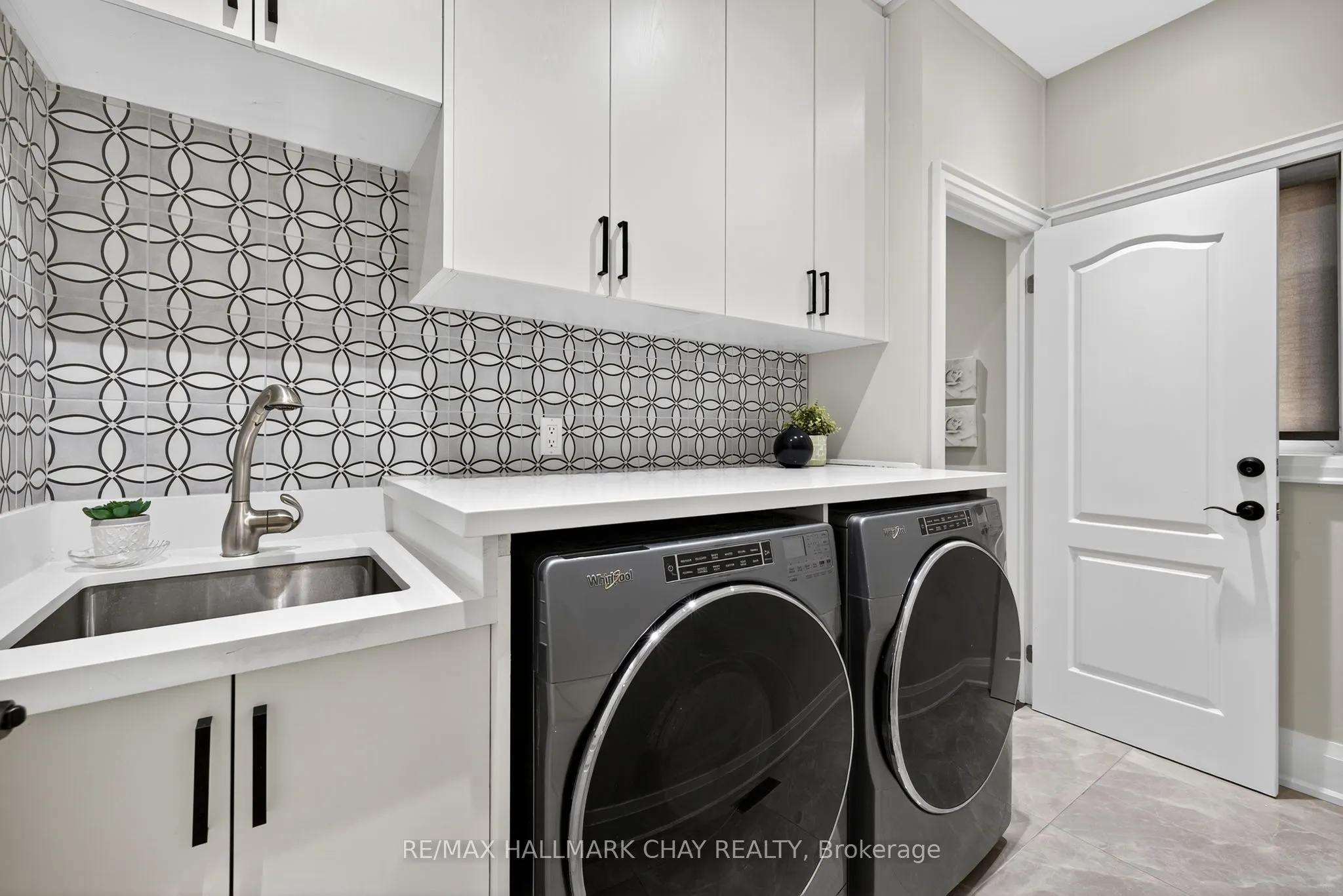 160 Golden Gate Circle