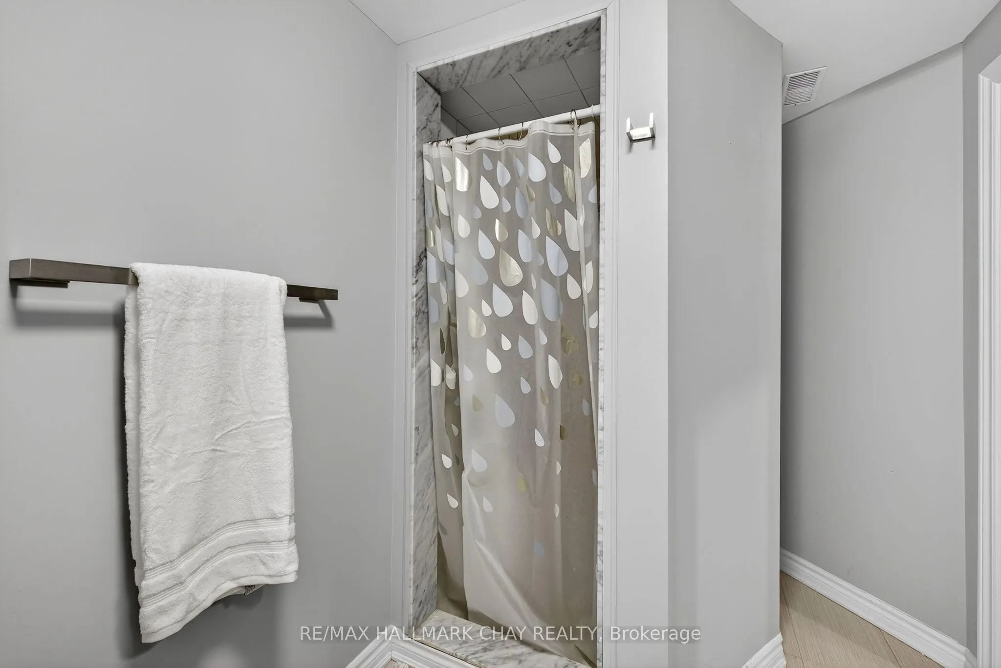 160 Golden Gate Circle