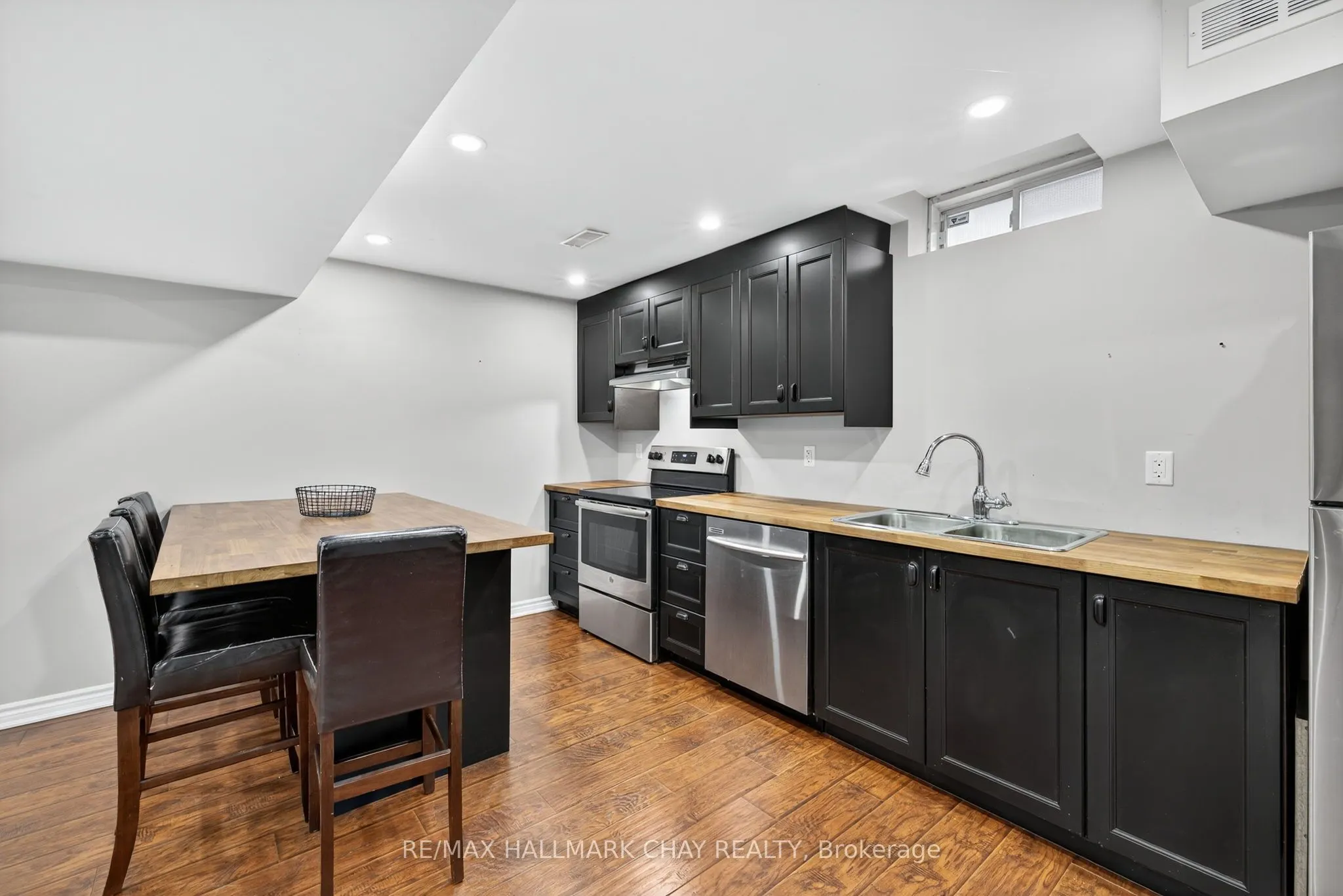 160 Golden Gate Circle