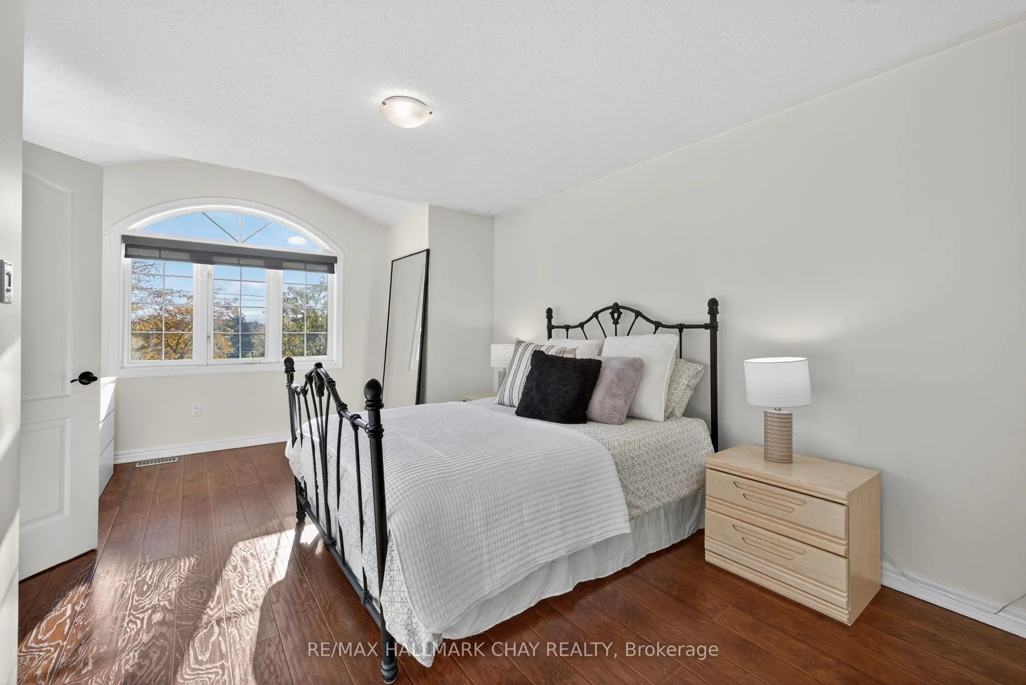 160 Golden Gate Circle