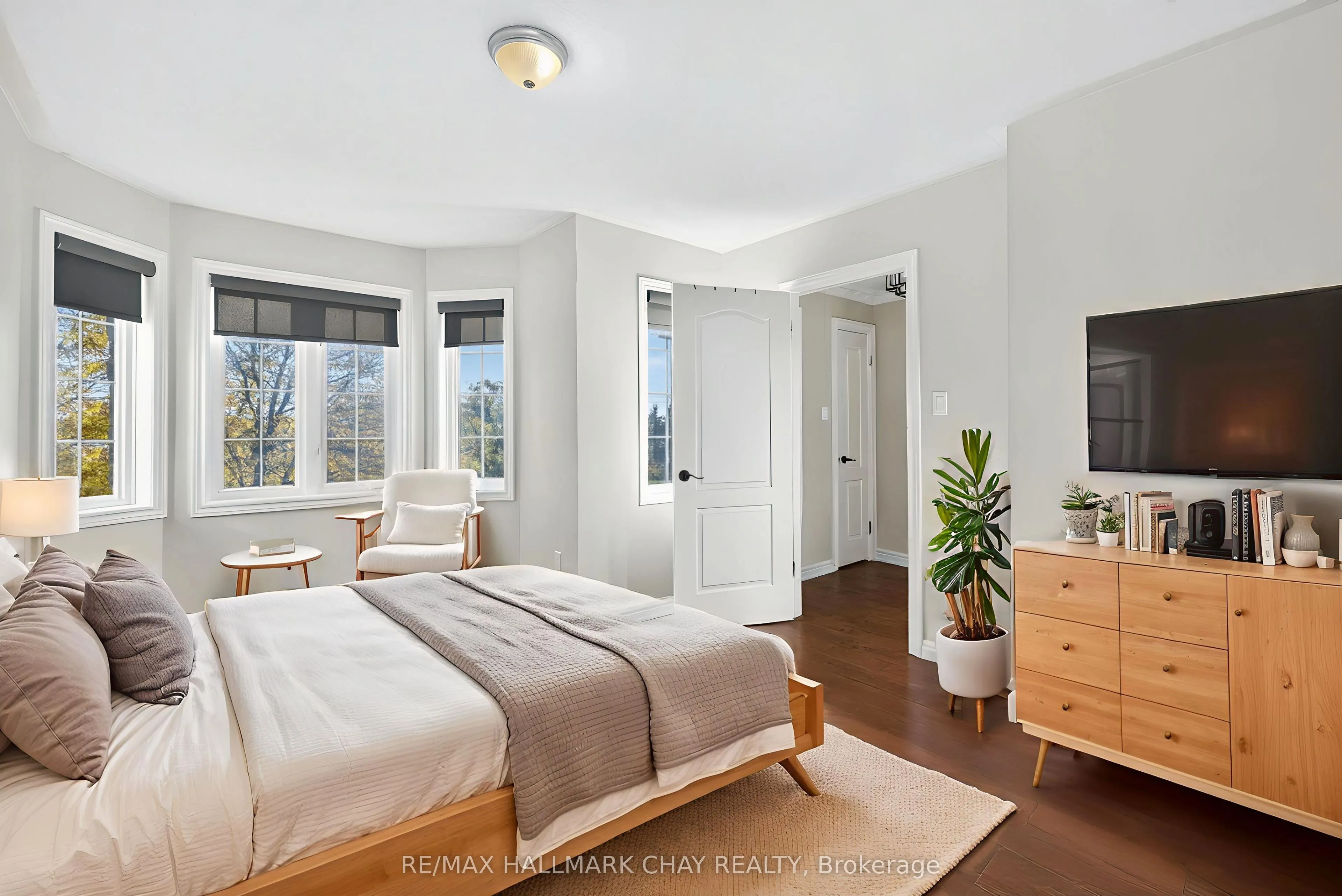 160 Golden Gate Circle