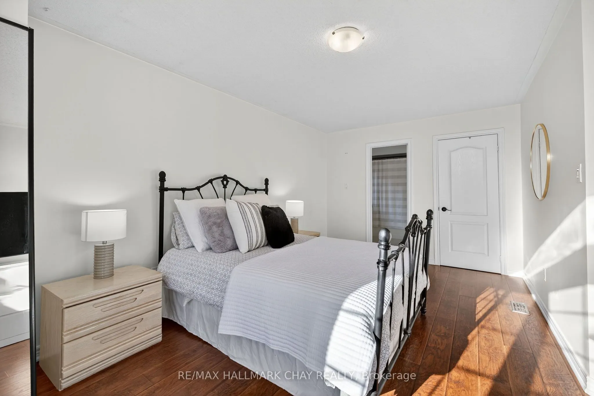 160 Golden Gate Circle