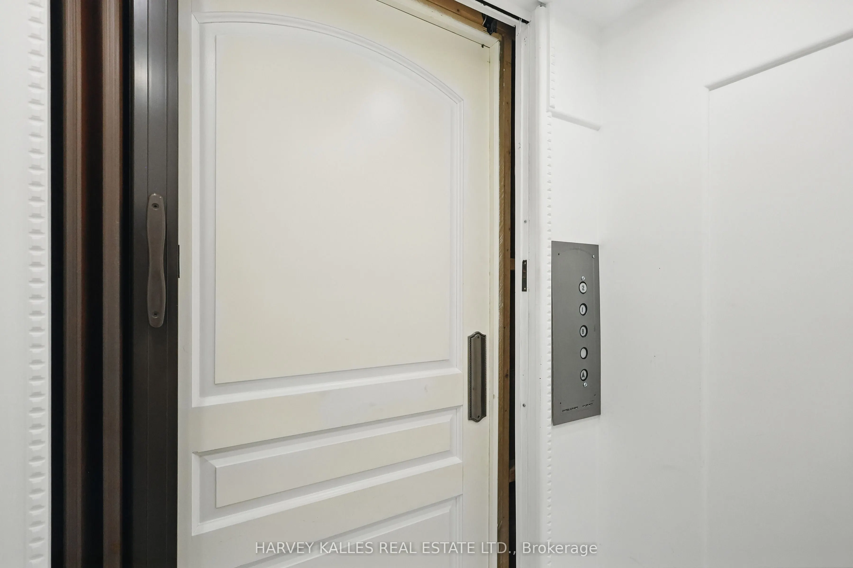 443 Dearbourne Avenue