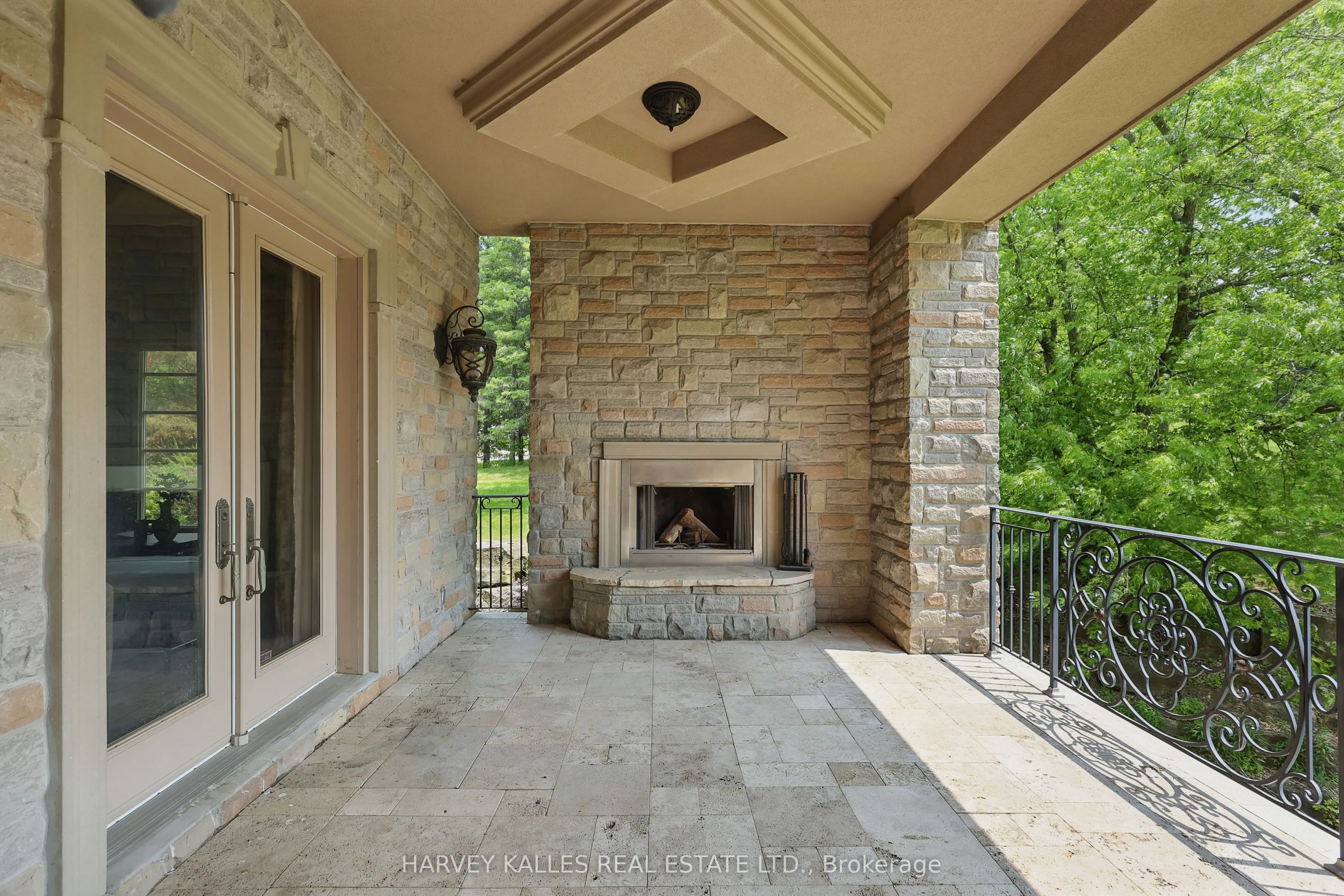 443 Dearbourne Avenue