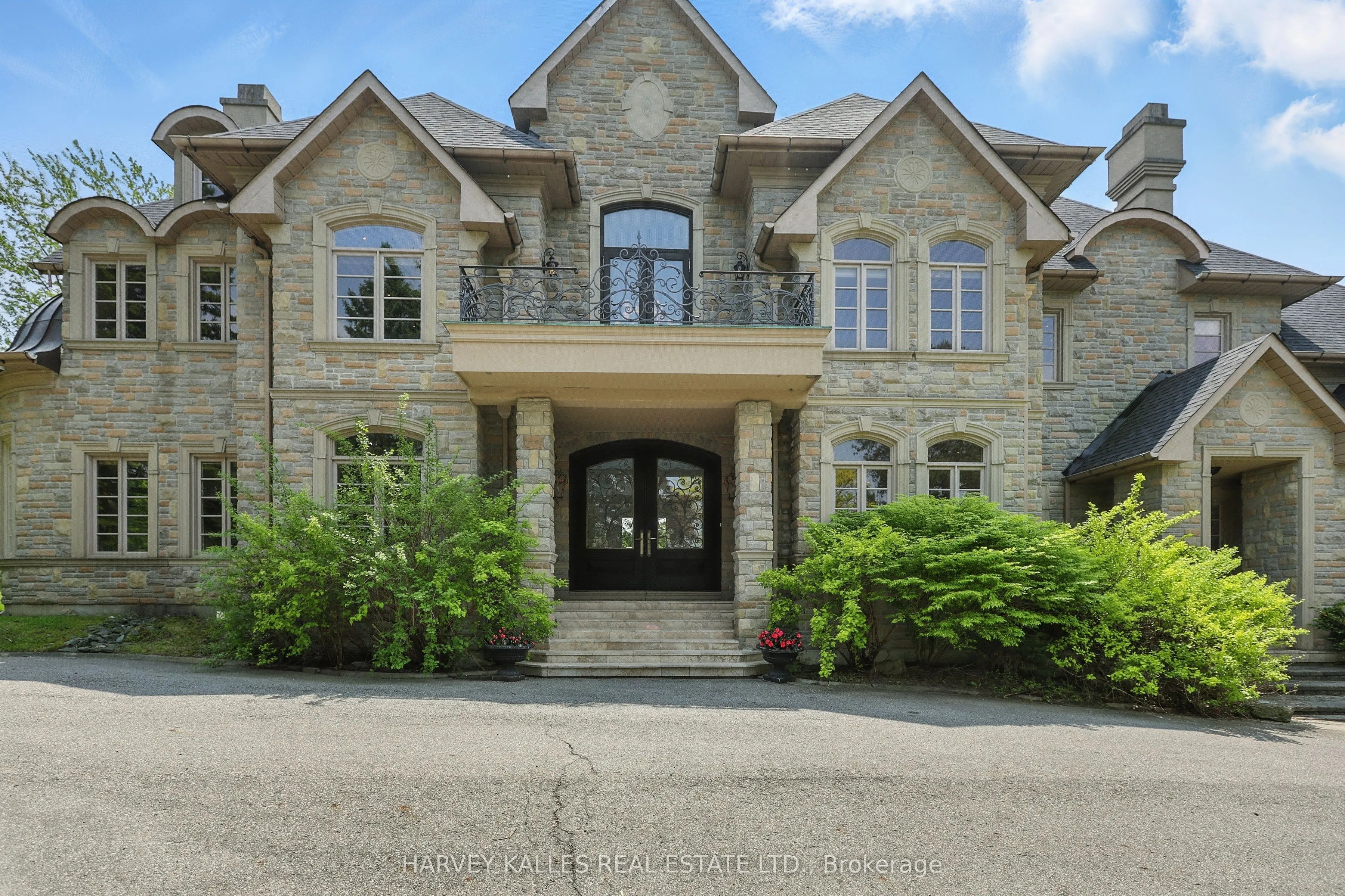 443 Dearbourne Avenue