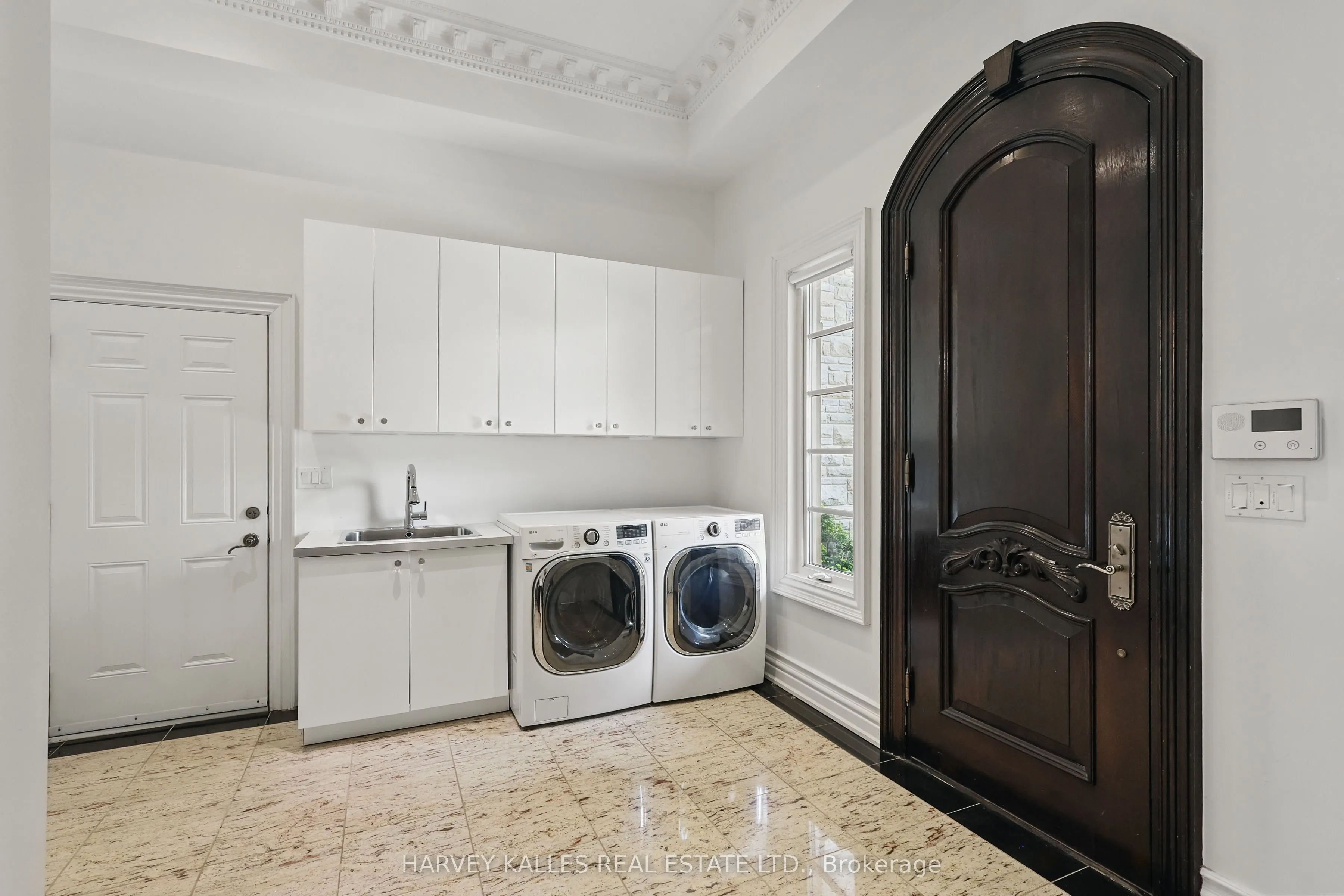 443 Dearbourne Avenue