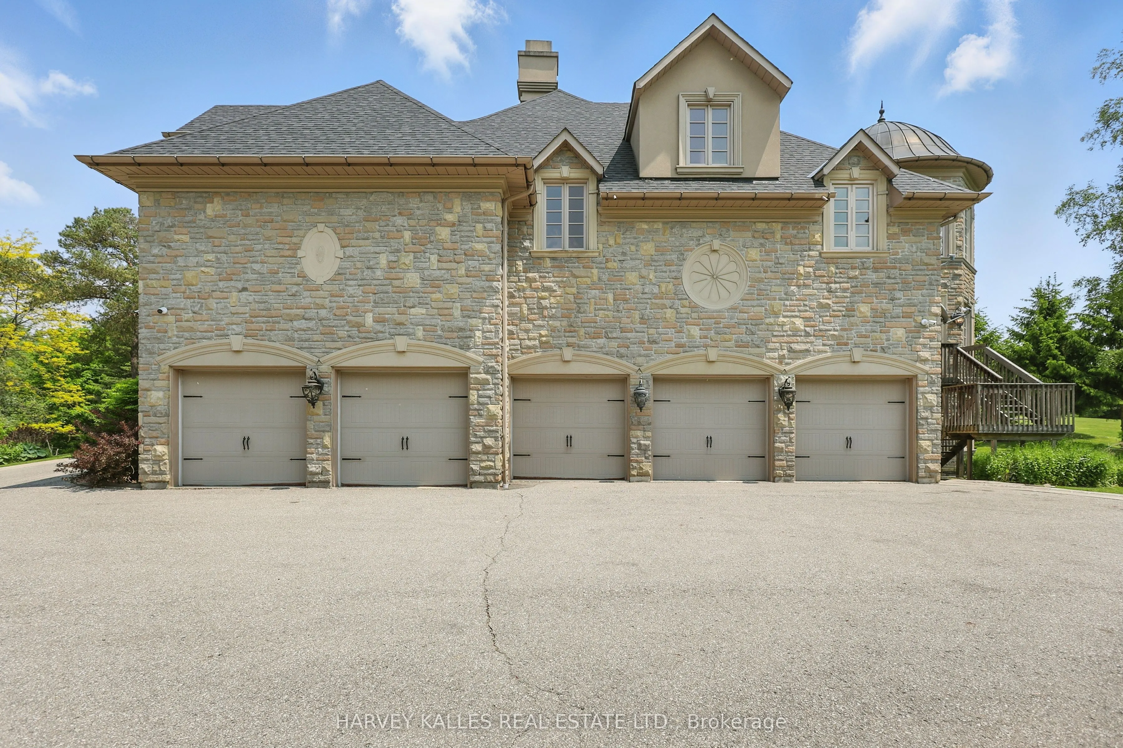 443 Dearbourne Avenue