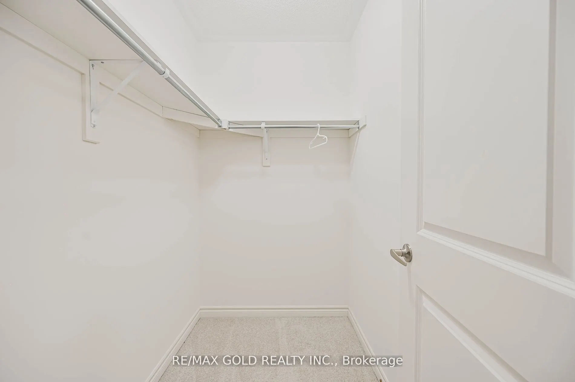 15 Sandhill Crescent