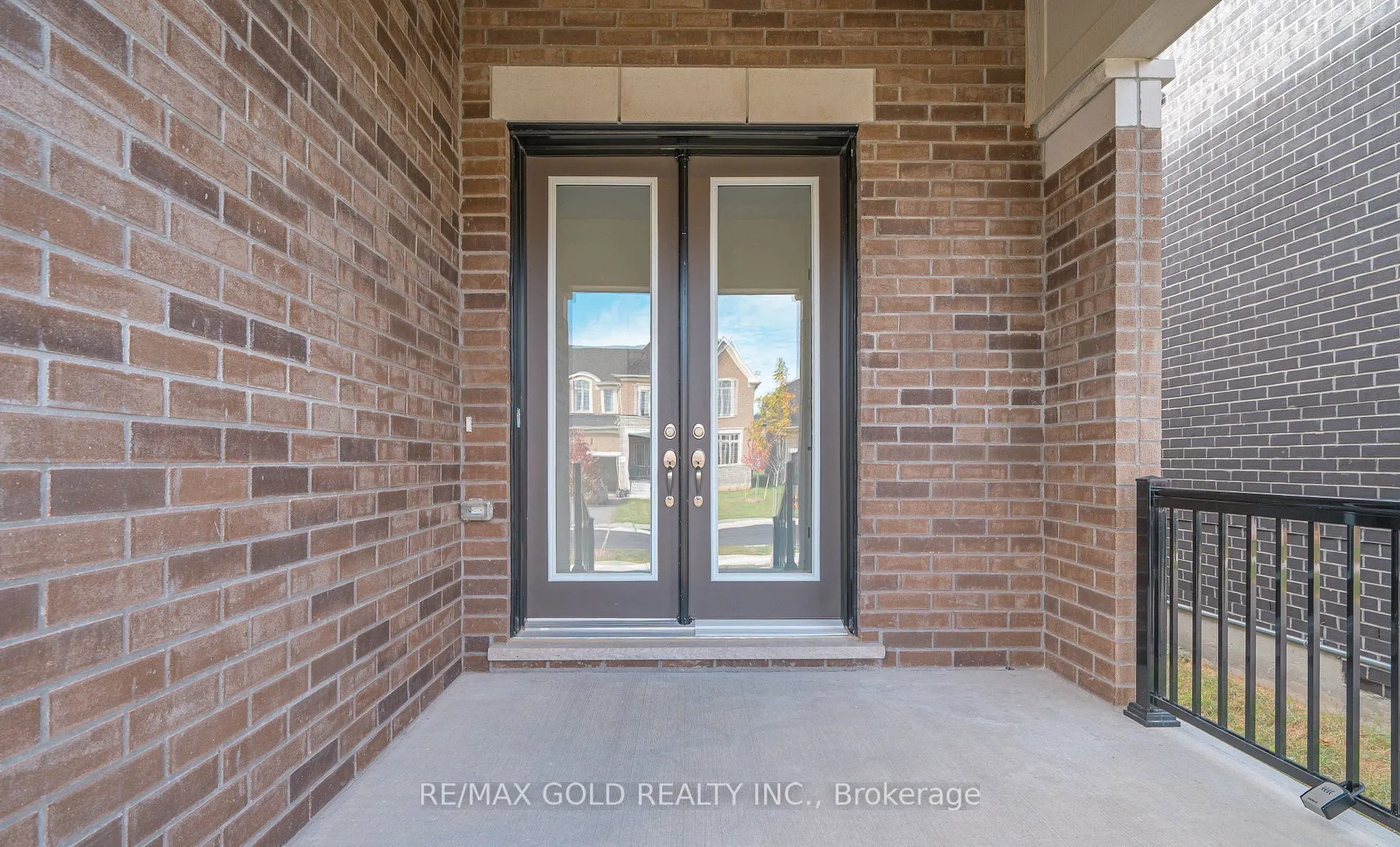 15 Sandhill Crescent