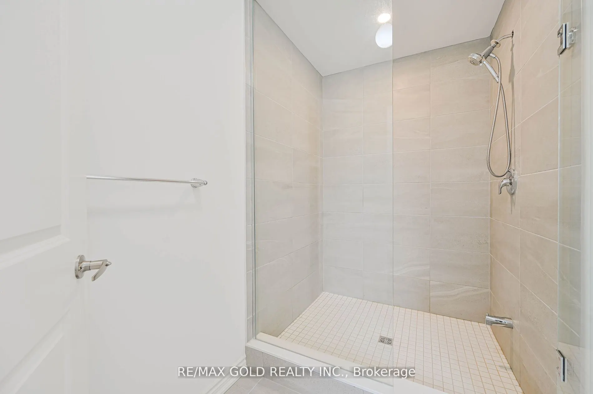 15 Sandhill Crescent