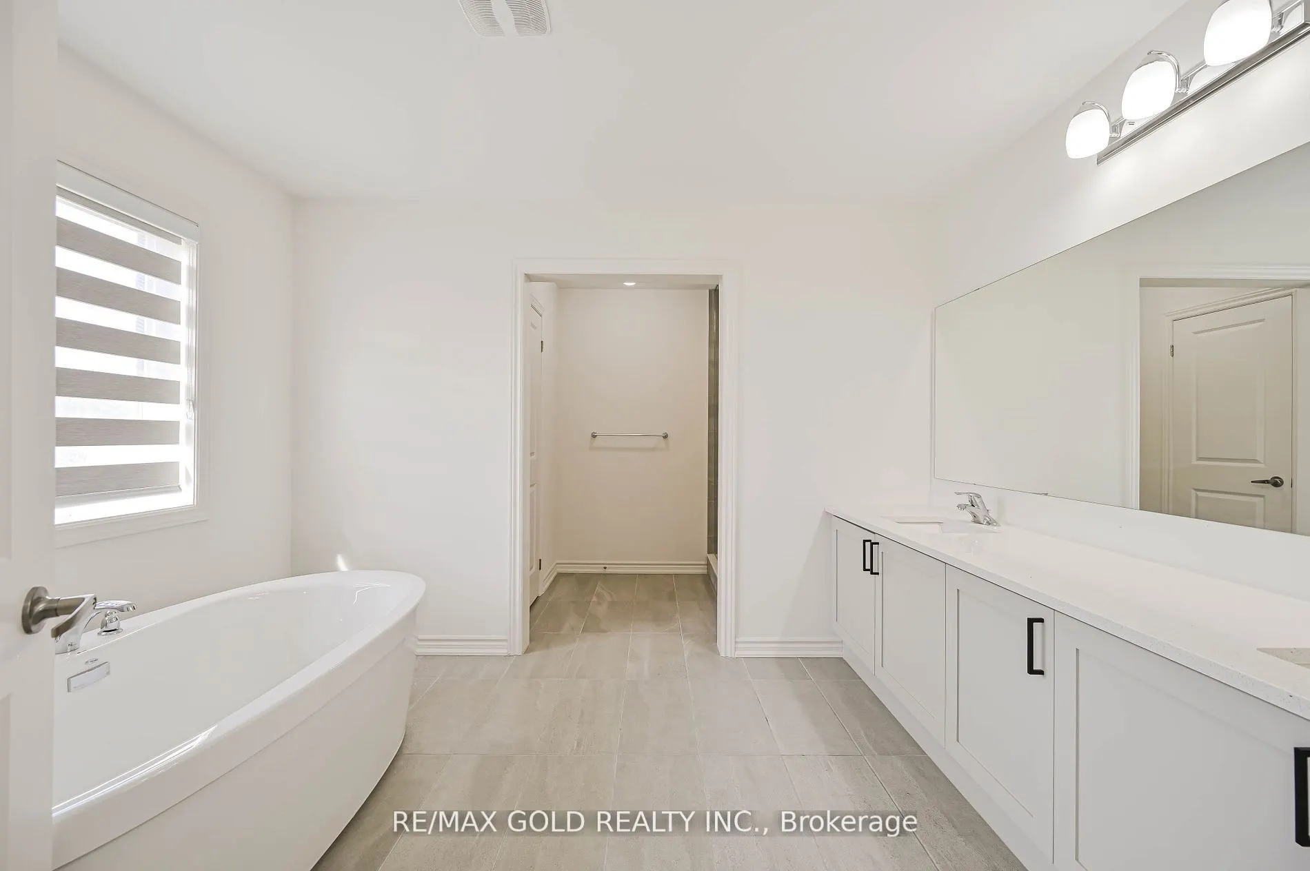 15 Sandhill Crescent