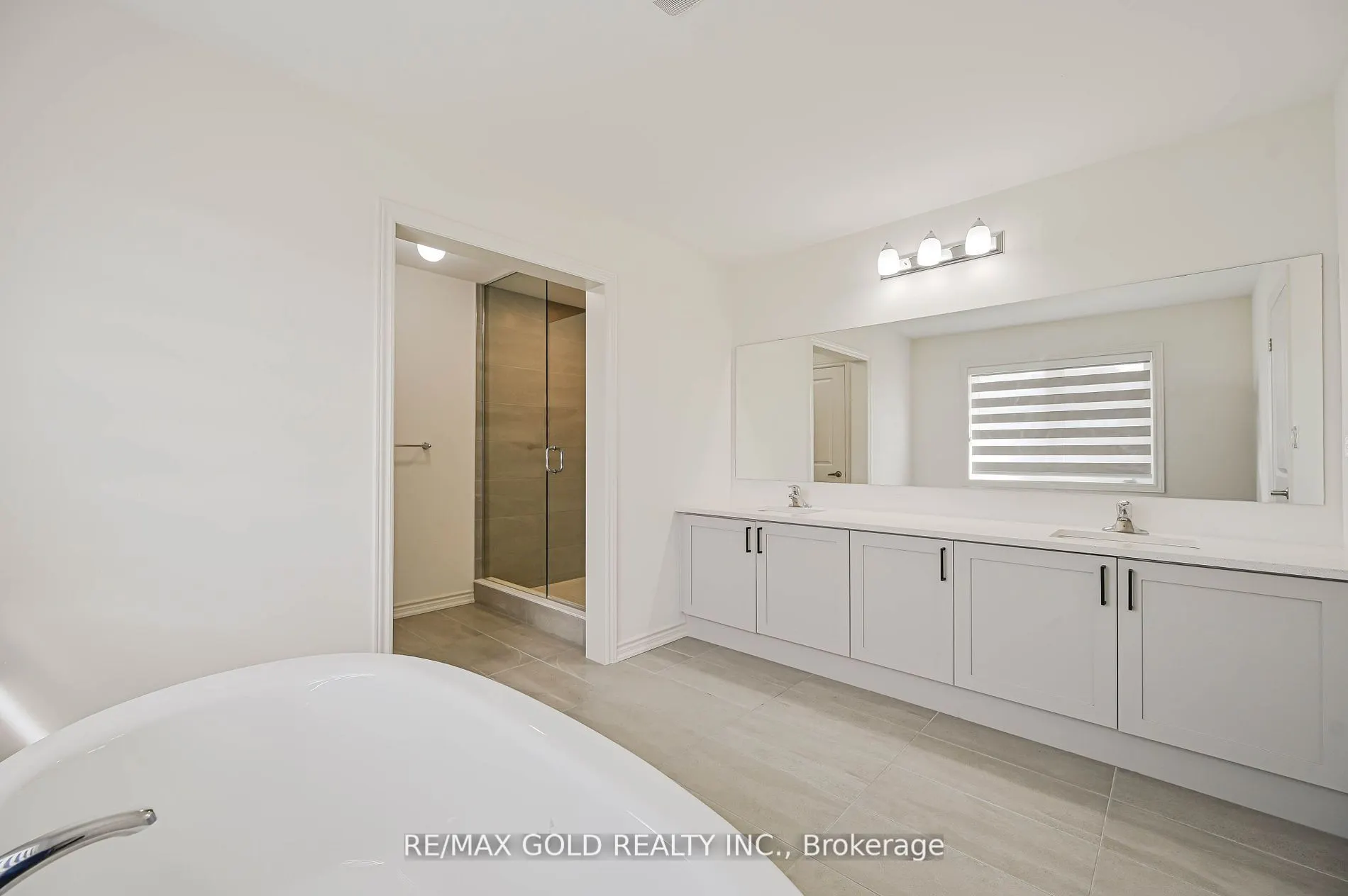 15 Sandhill Crescent