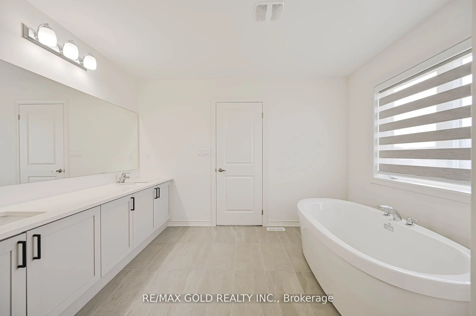 15 Sandhill Crescent