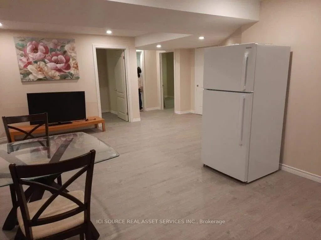 8 Headford Avenue, #Lower