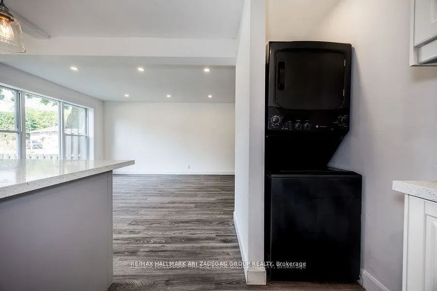 47 Newbury Drive, #Main Fl