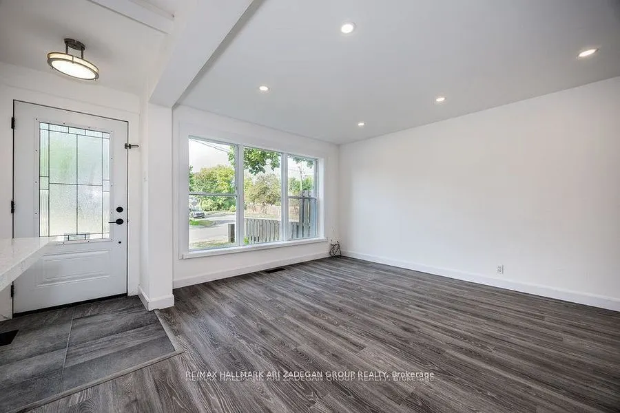 47 Newbury Drive, #Main Fl