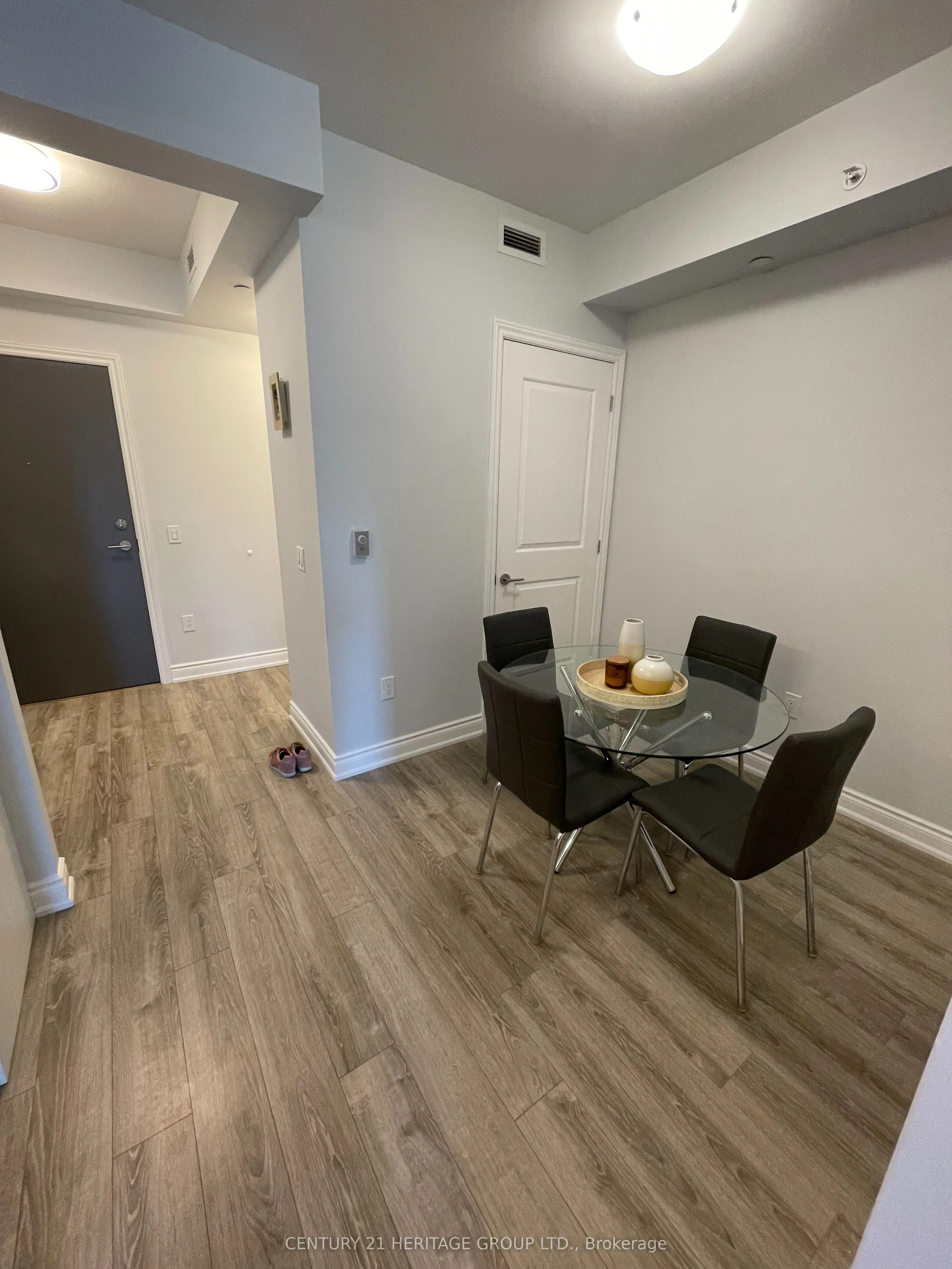 9618 Yonge Street, #201