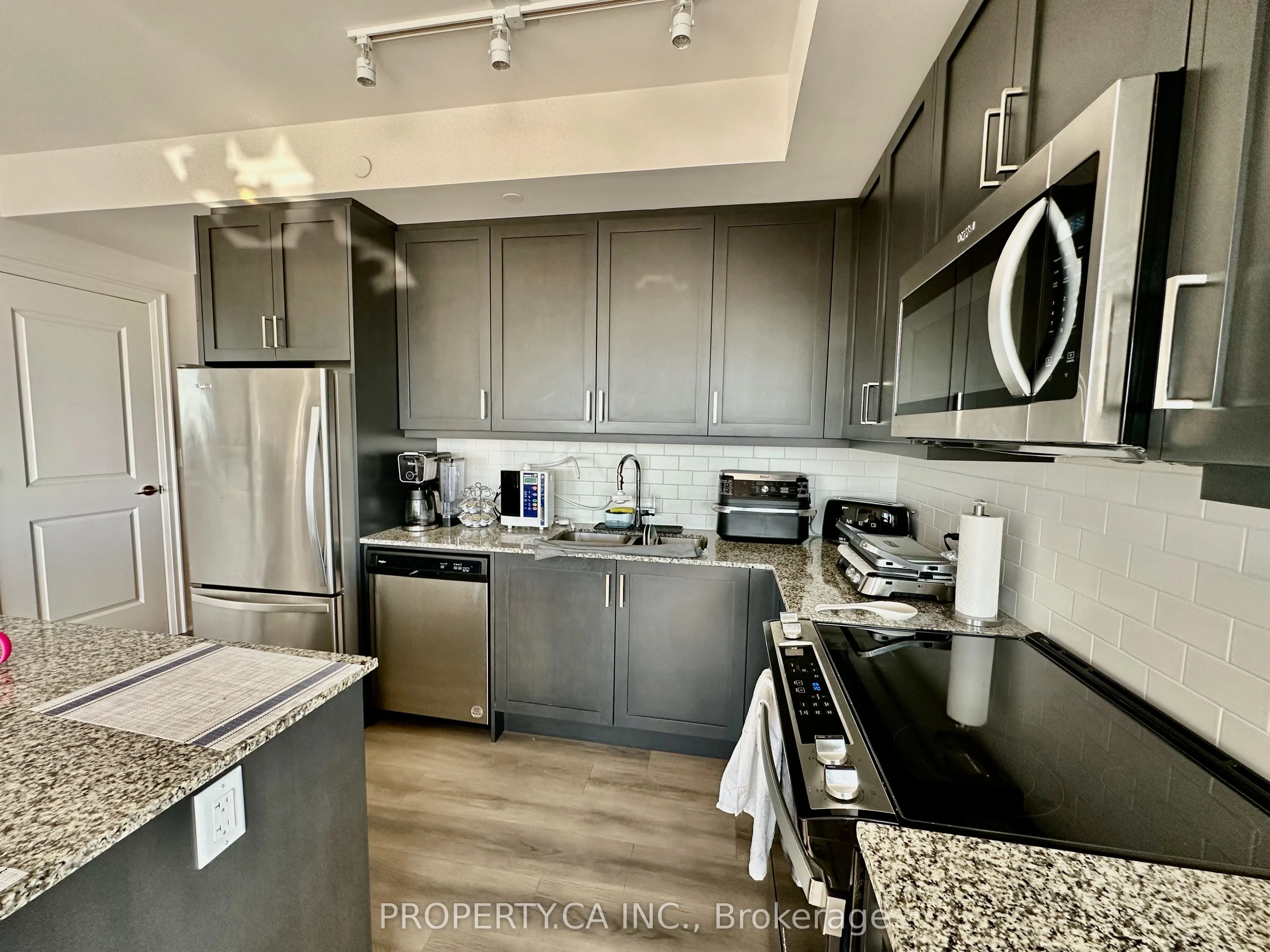 20 Gatineau Drive, #1403E