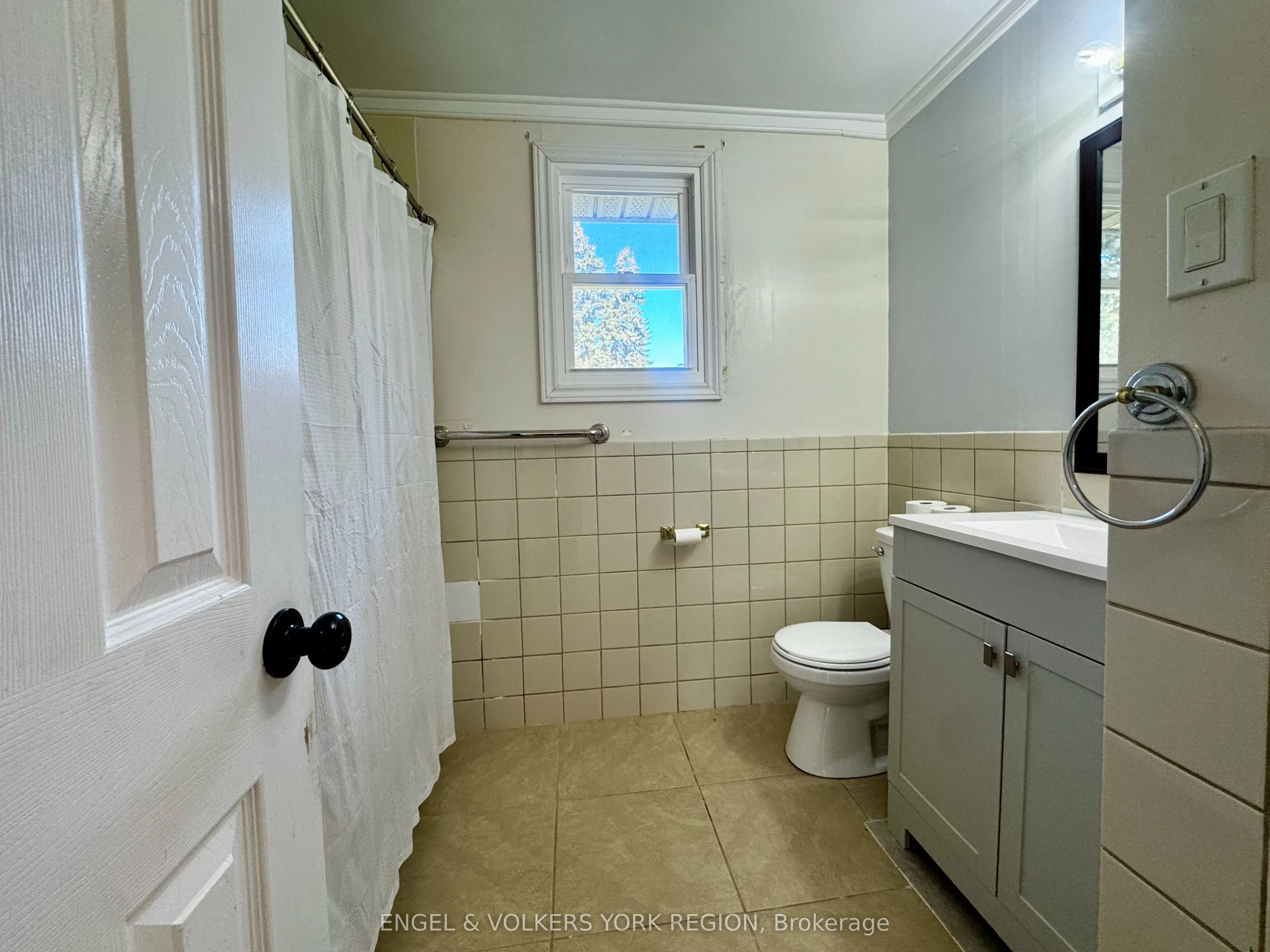 135 Luxury Avenue, #Main