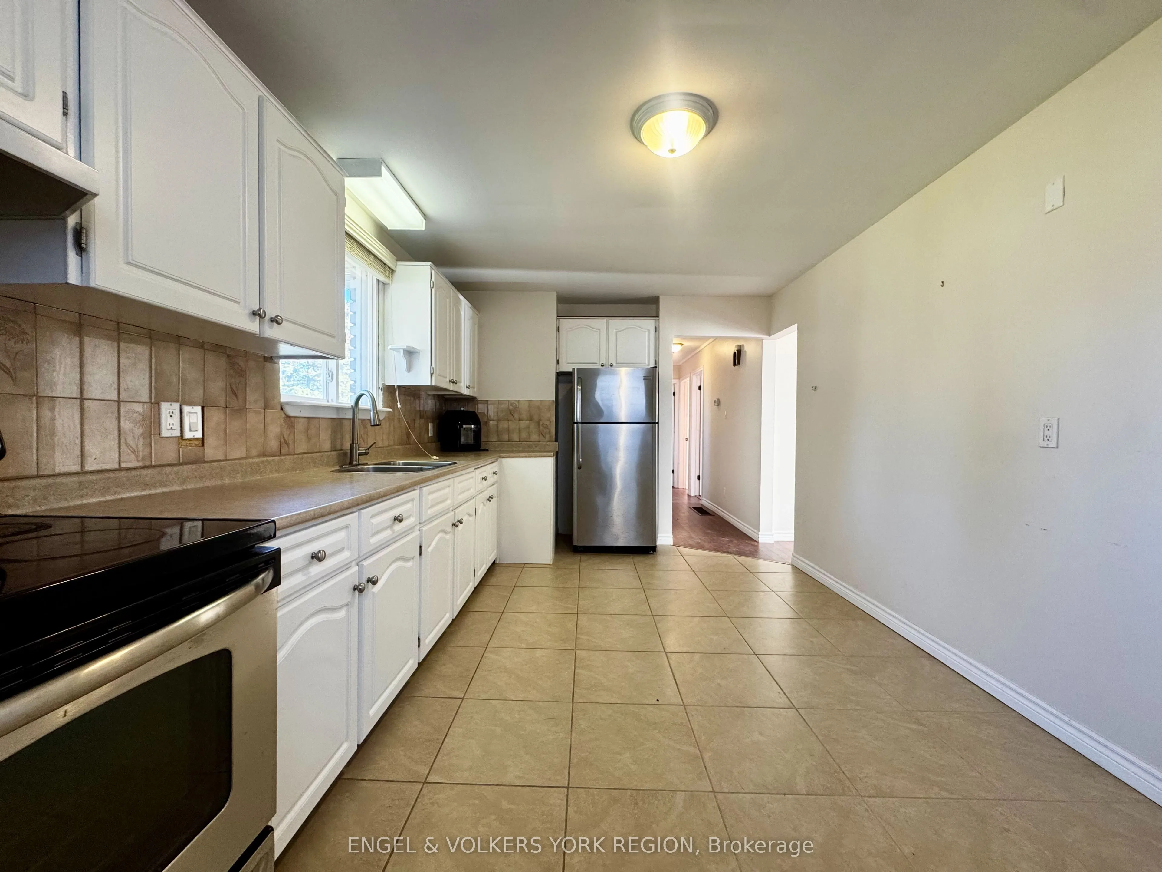 135 Luxury Avenue, #Main