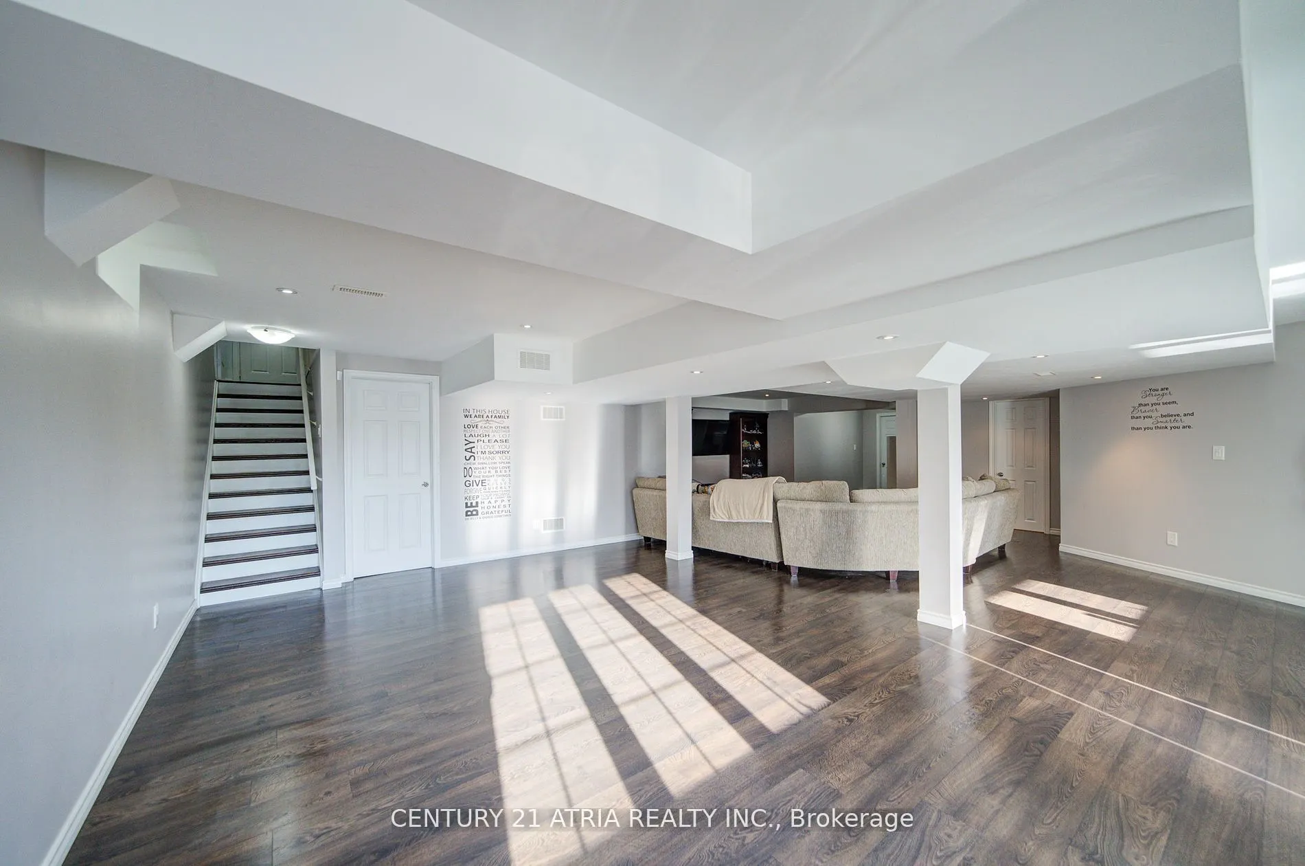 10 Gladys Rolling Avenue