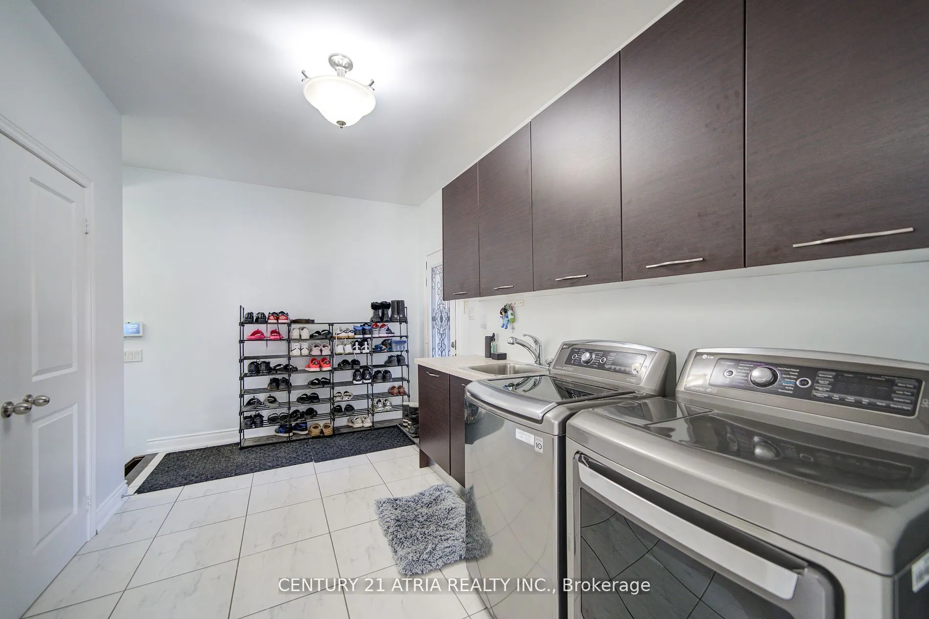 10 Gladys Rolling Avenue