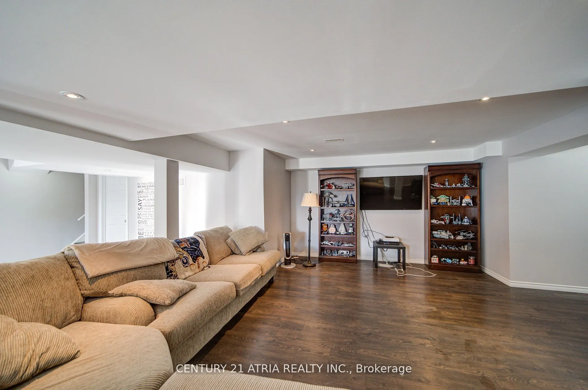 10 Gladys Rolling Avenue