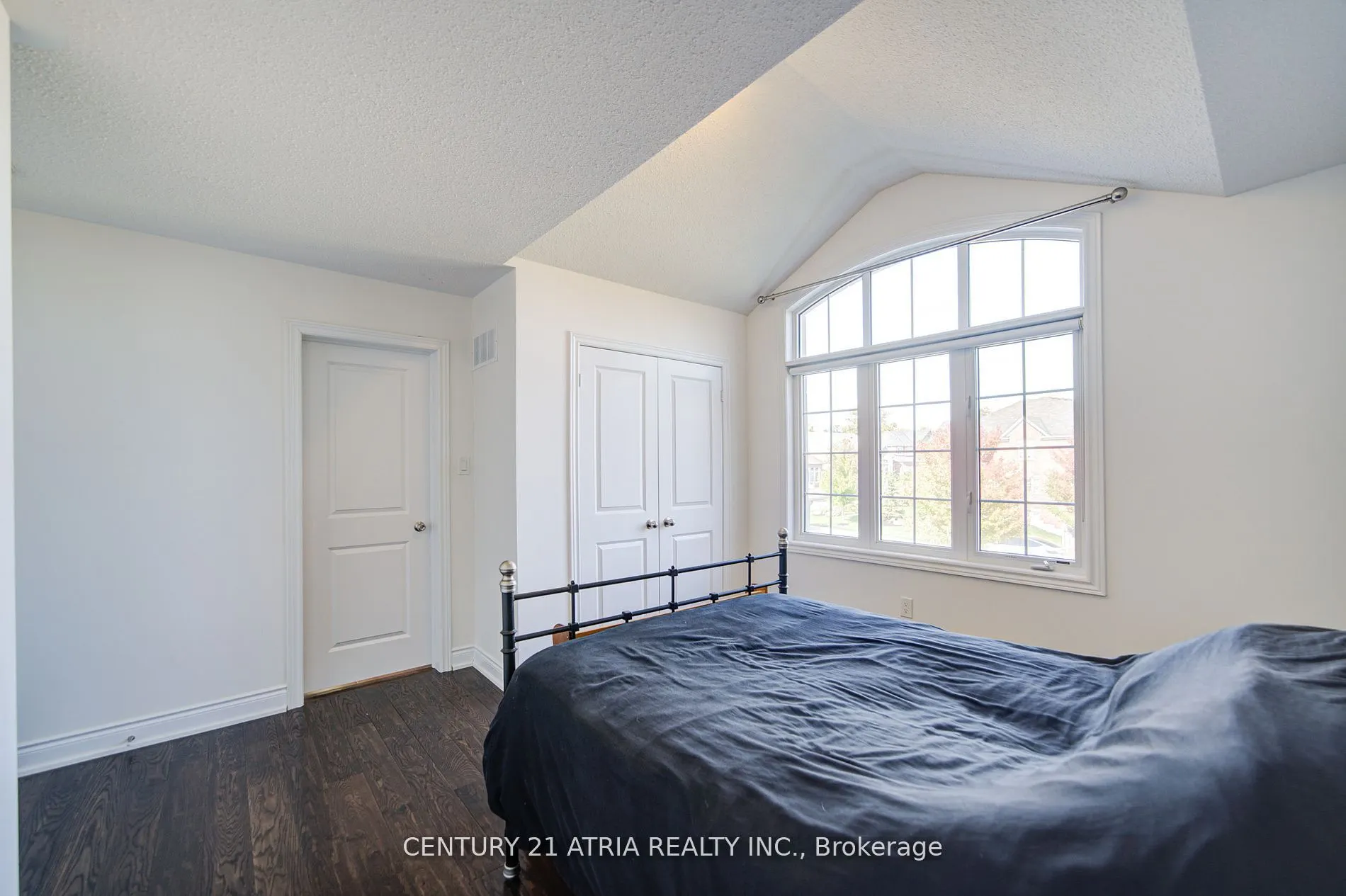 10 Gladys Rolling Avenue