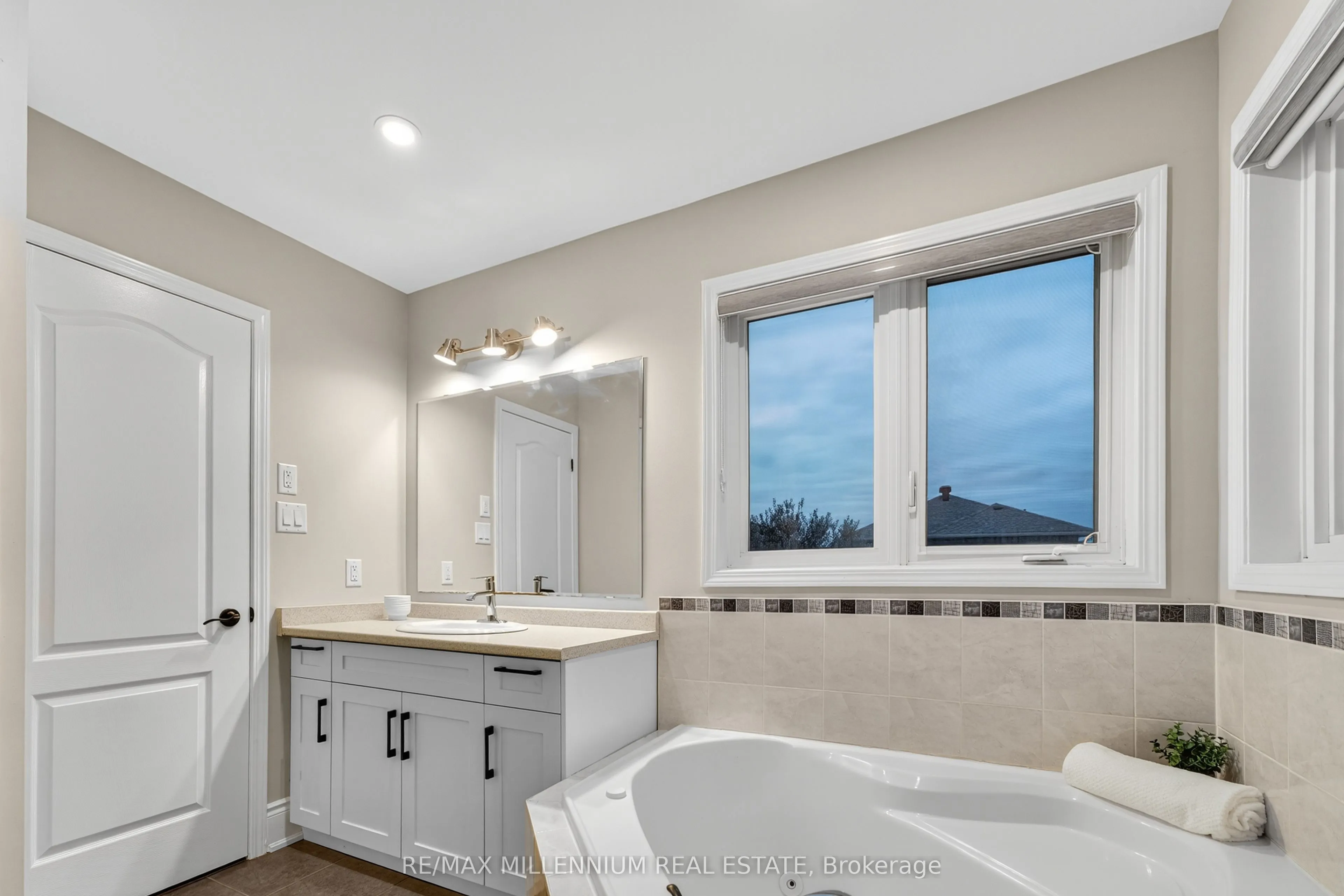 66 Armstrong Crescent