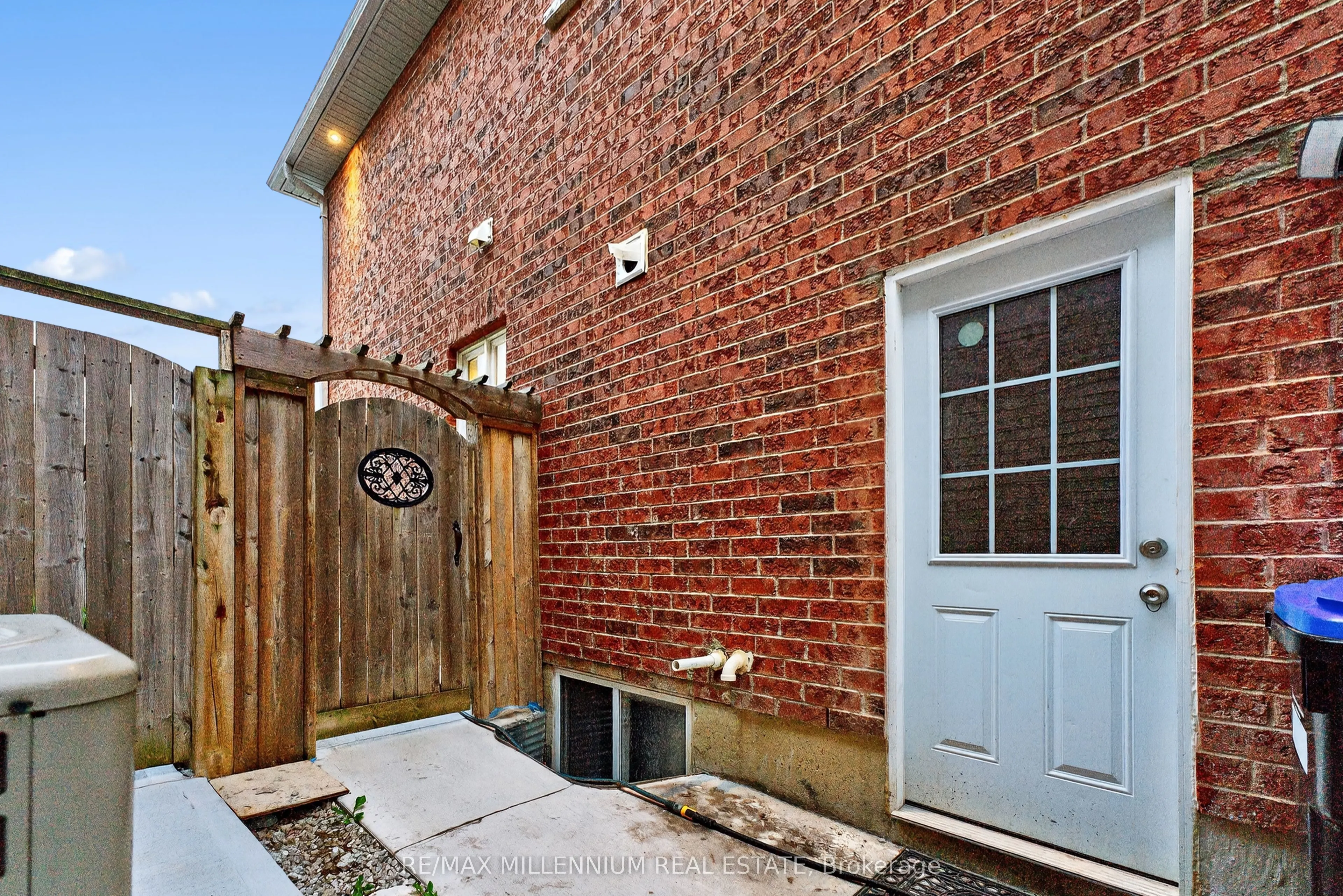 66 Armstrong Crescent