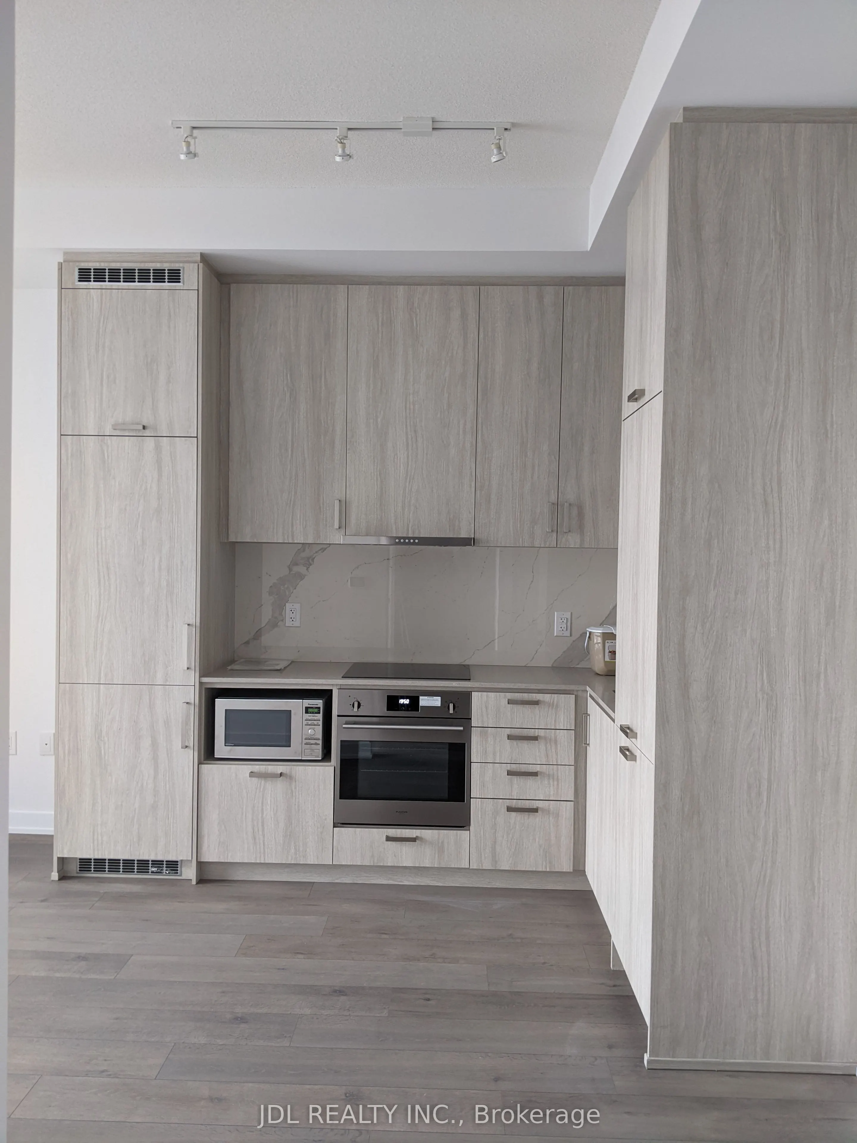 60 Honeycrisp Crescent, #521