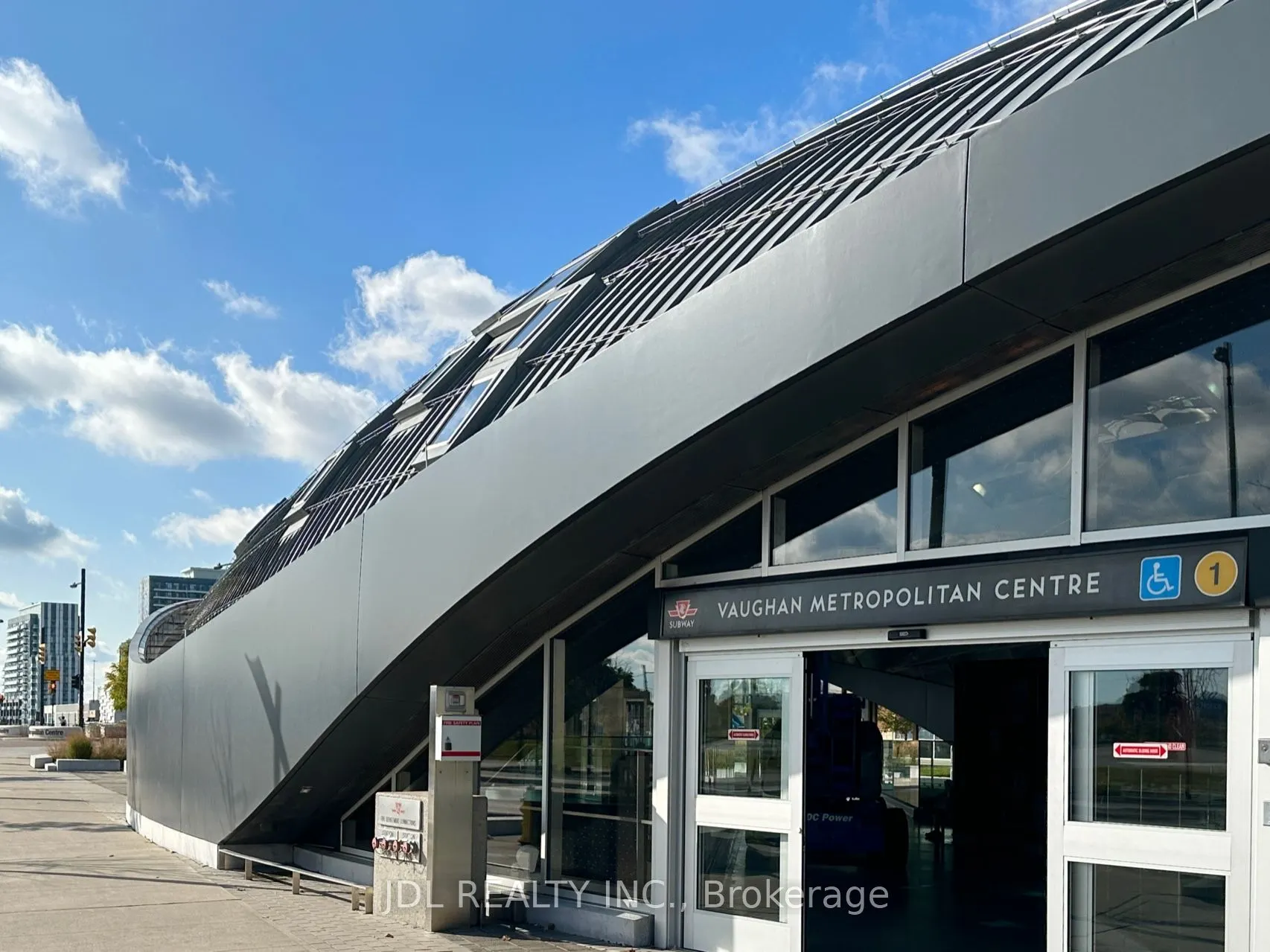 60 Honeycrisp Crescent, #521