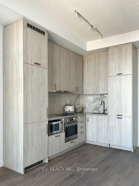 60 Honeycrisp Crescent, #521