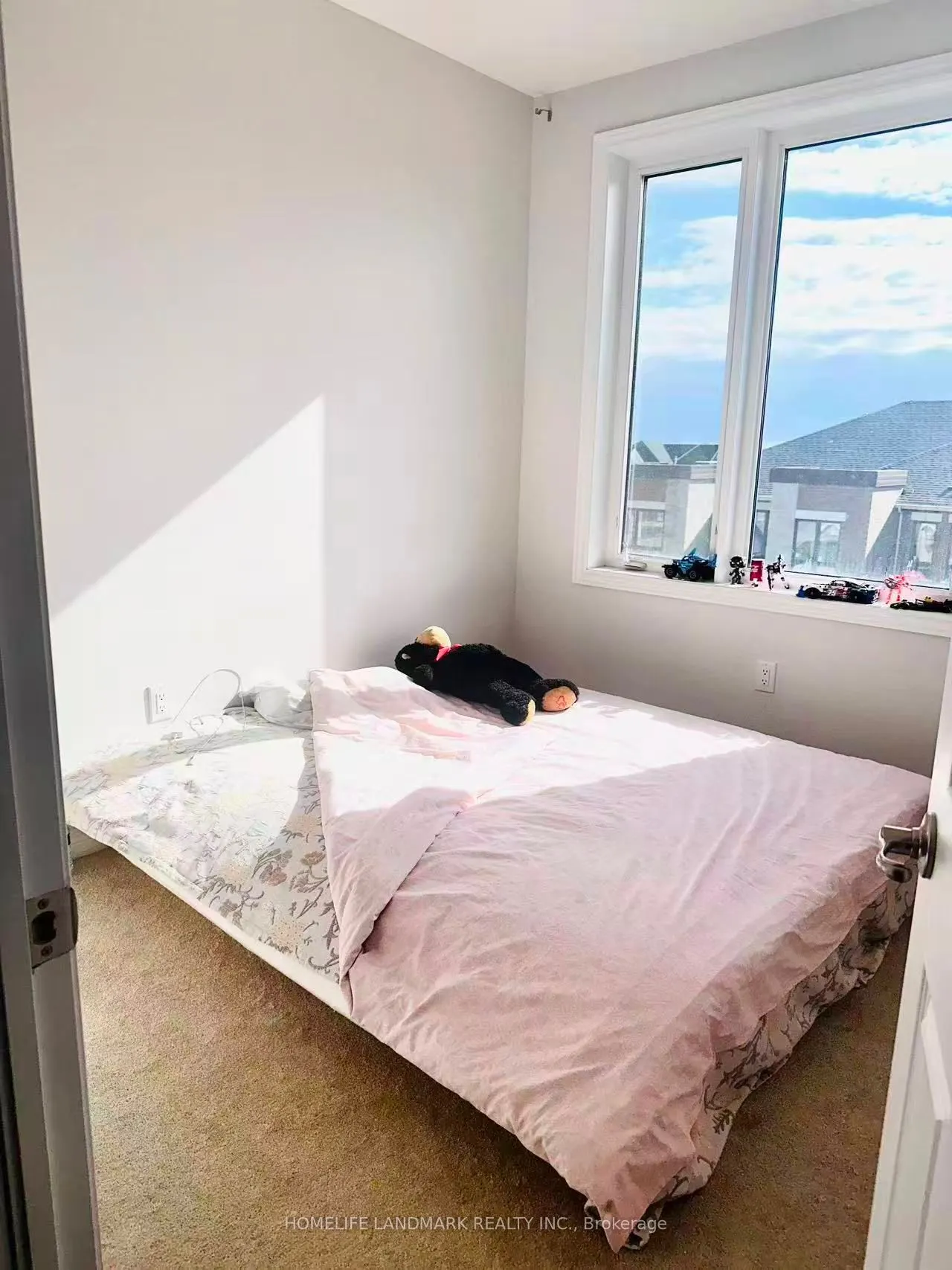 8 Robert Eaton Avenue