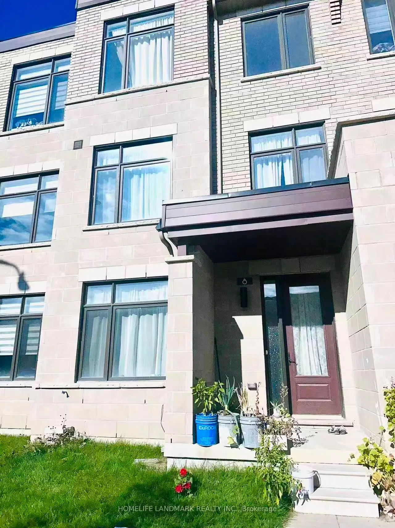 8 Robert Eaton Avenue